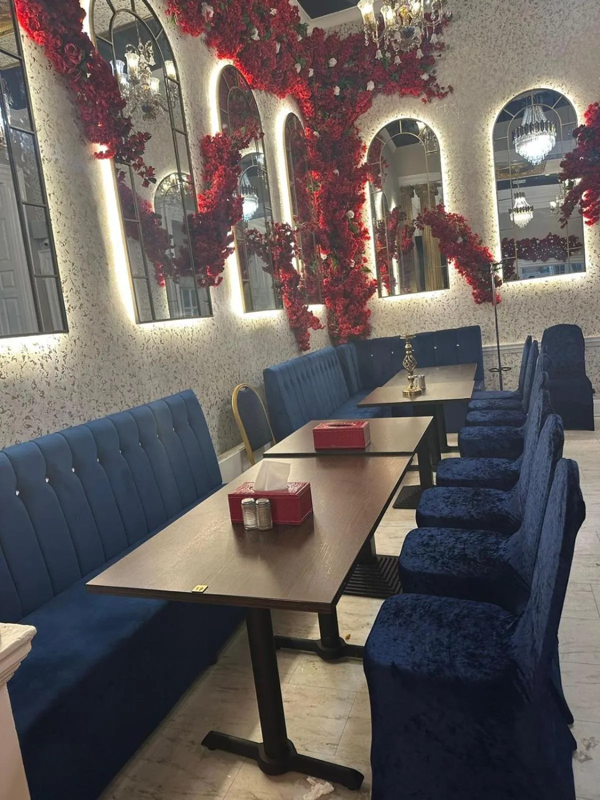 Restaurant/places to eat in Baylis Park Hotel