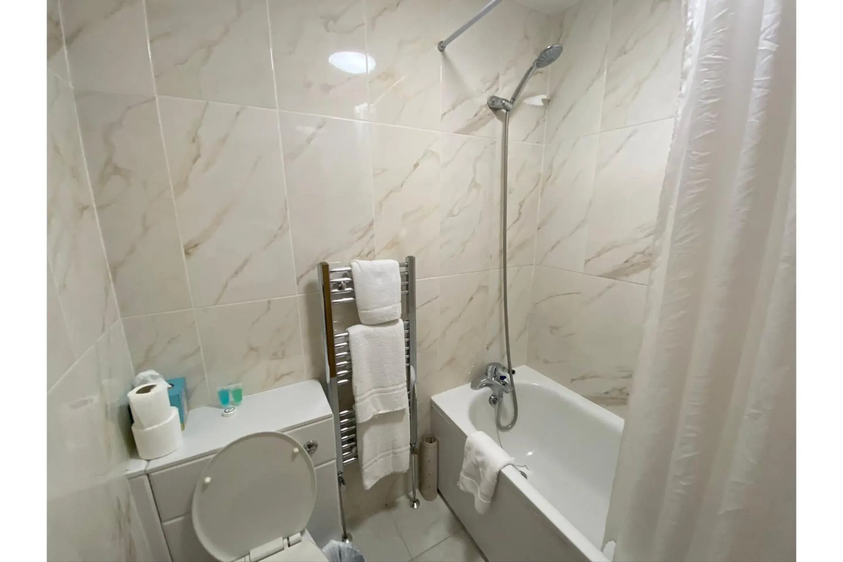Bathroom in SK Baylis House Hotel