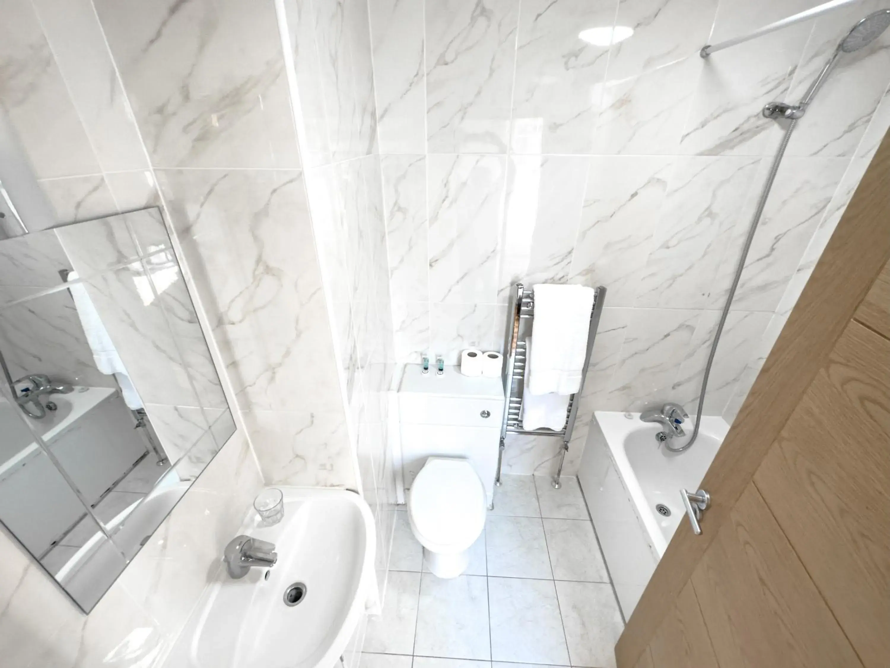 Bathroom in SK Baylis House Hotel