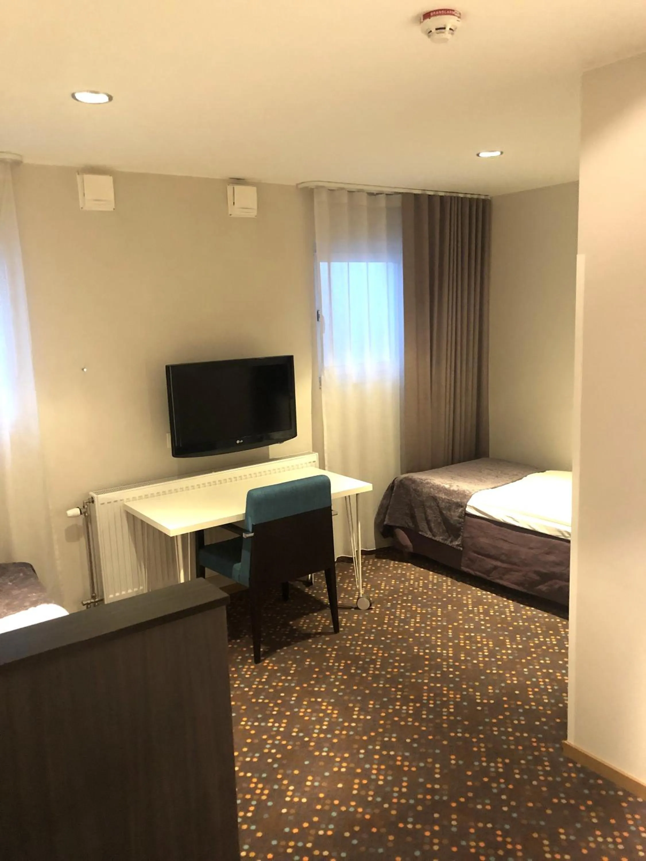 Bedroom, Bed in Finn Apartments