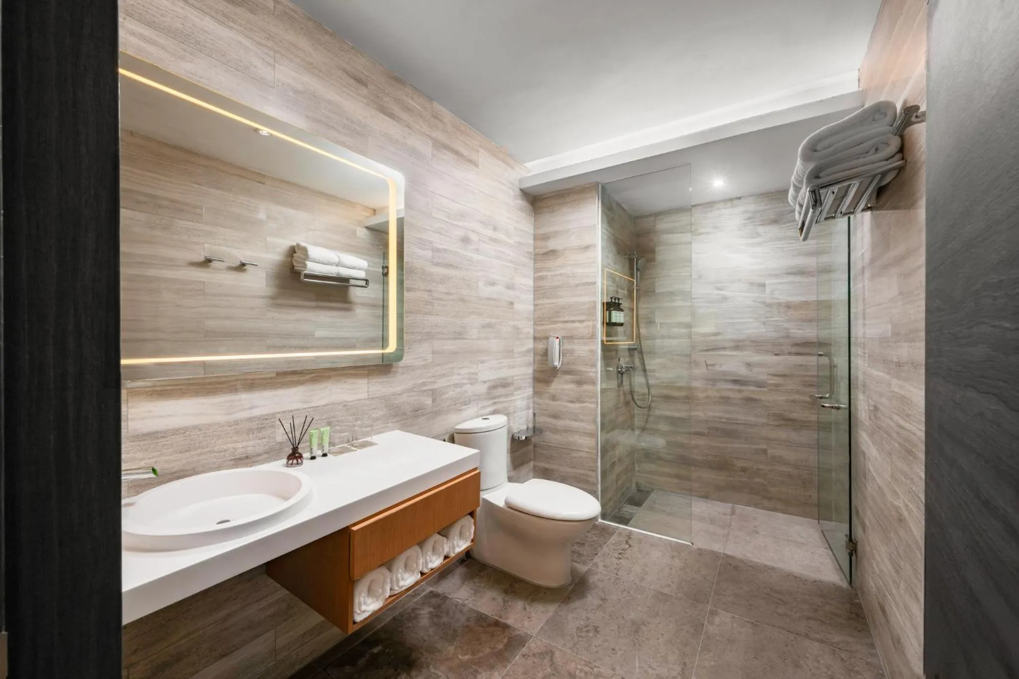 Shower in Fraser Place Puteri Harbour