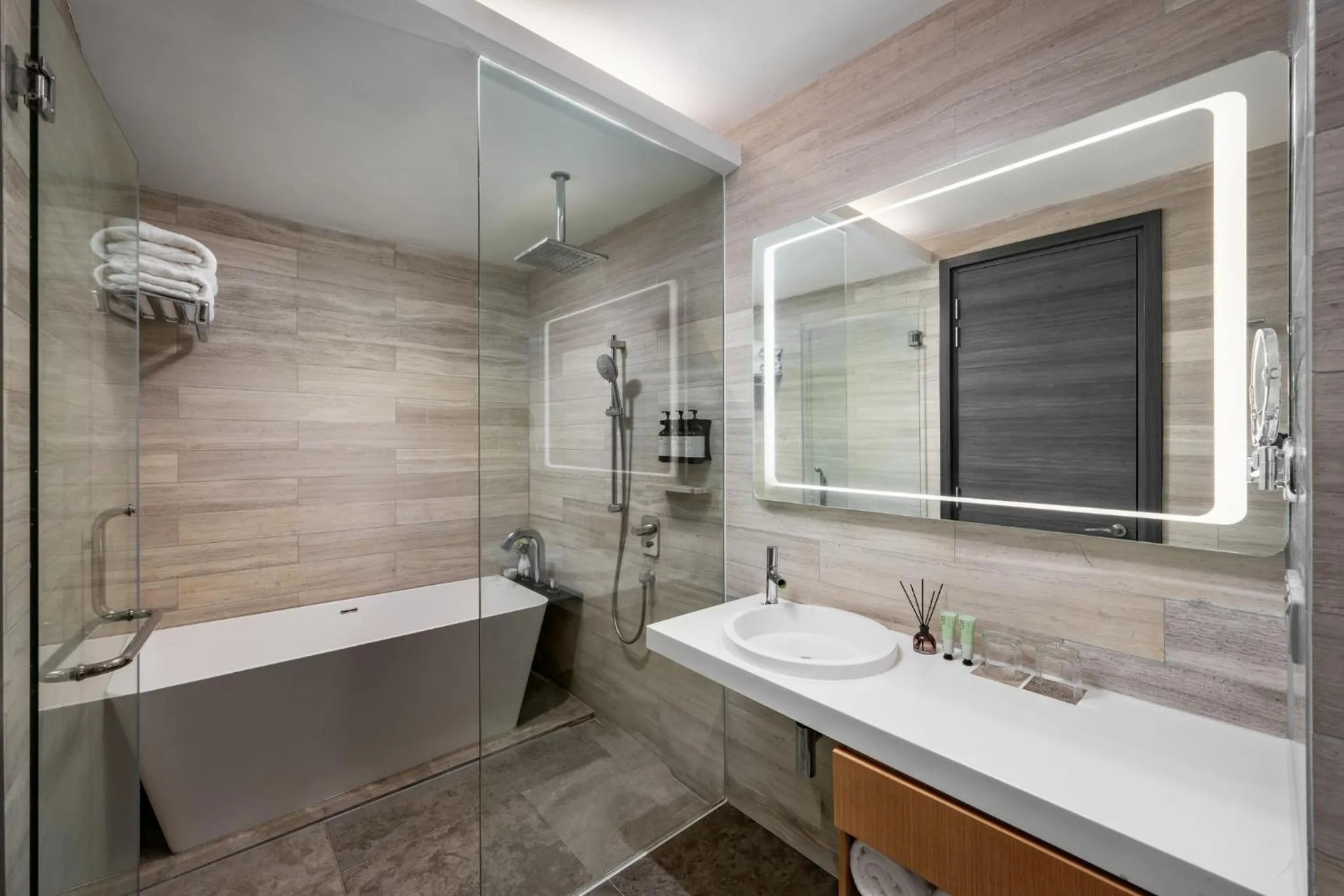 Shower in Fraser Place Puteri Harbour