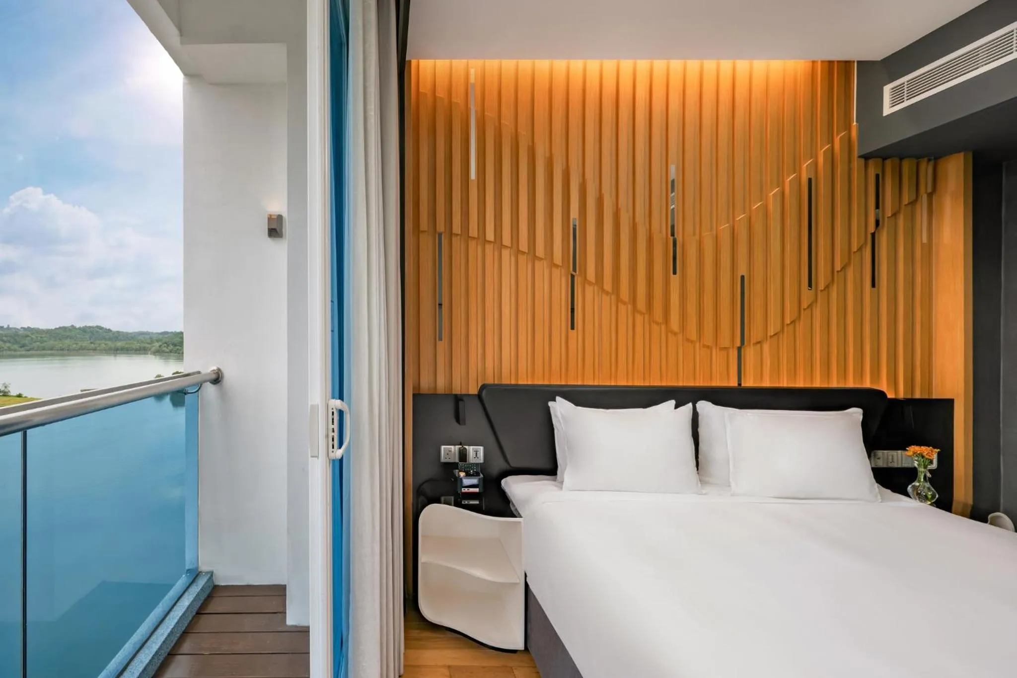 Bed in Fraser Place Puteri Harbour