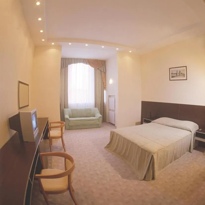 Bed in Astoria Hotel