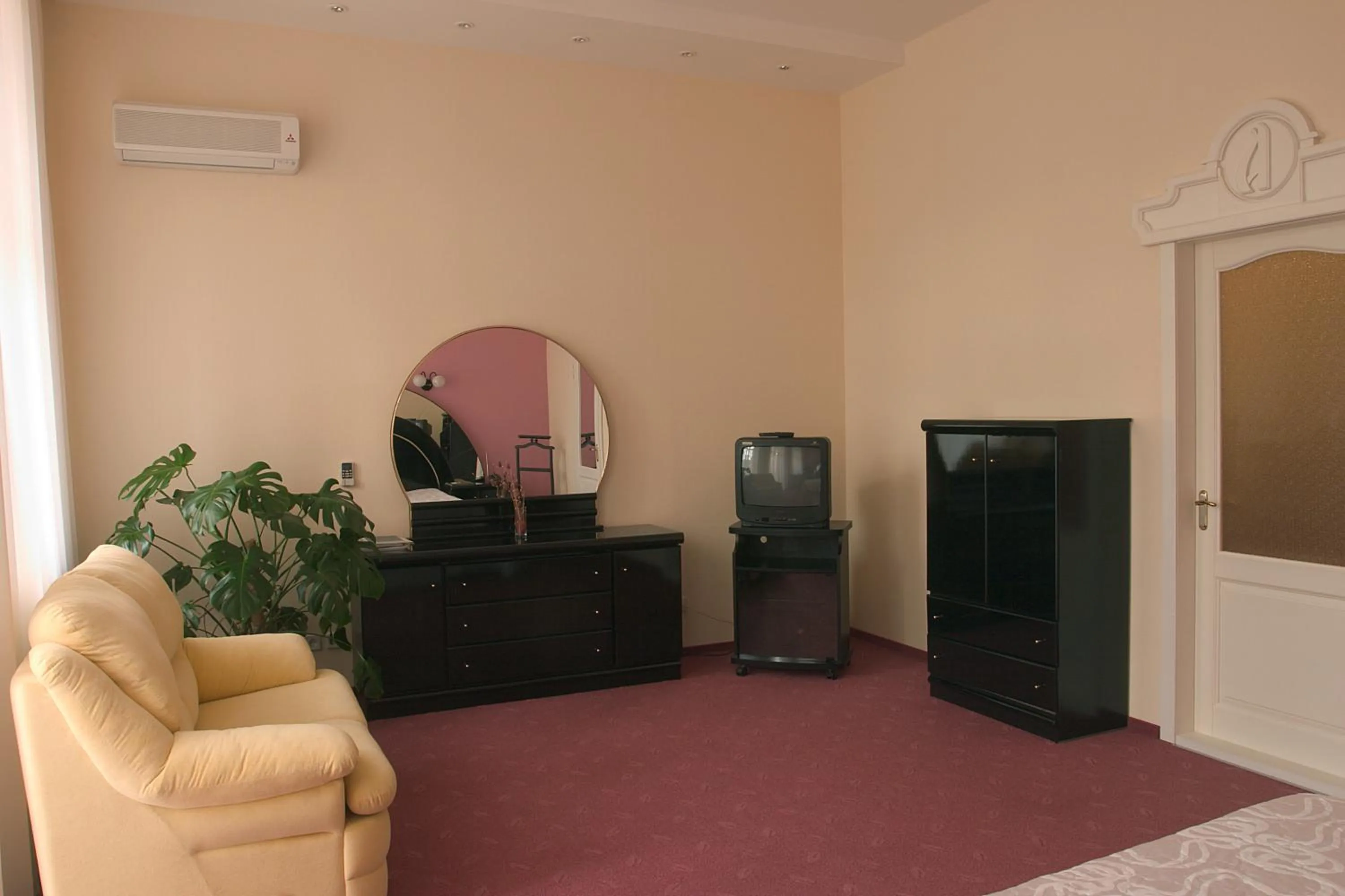 Seating area in Astoria Hotel