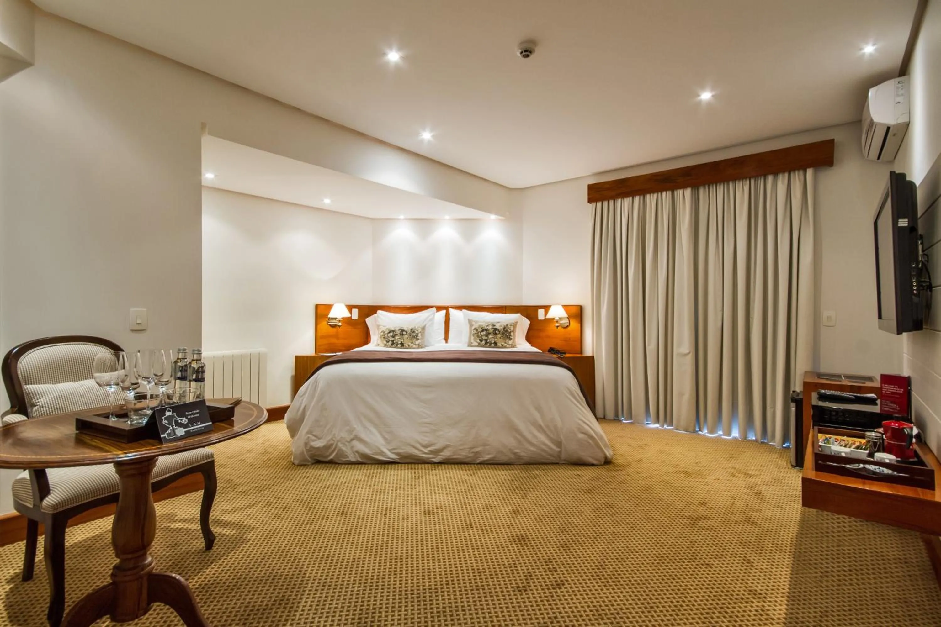 Double Room with Balcony in L.A.H. Hostellerie