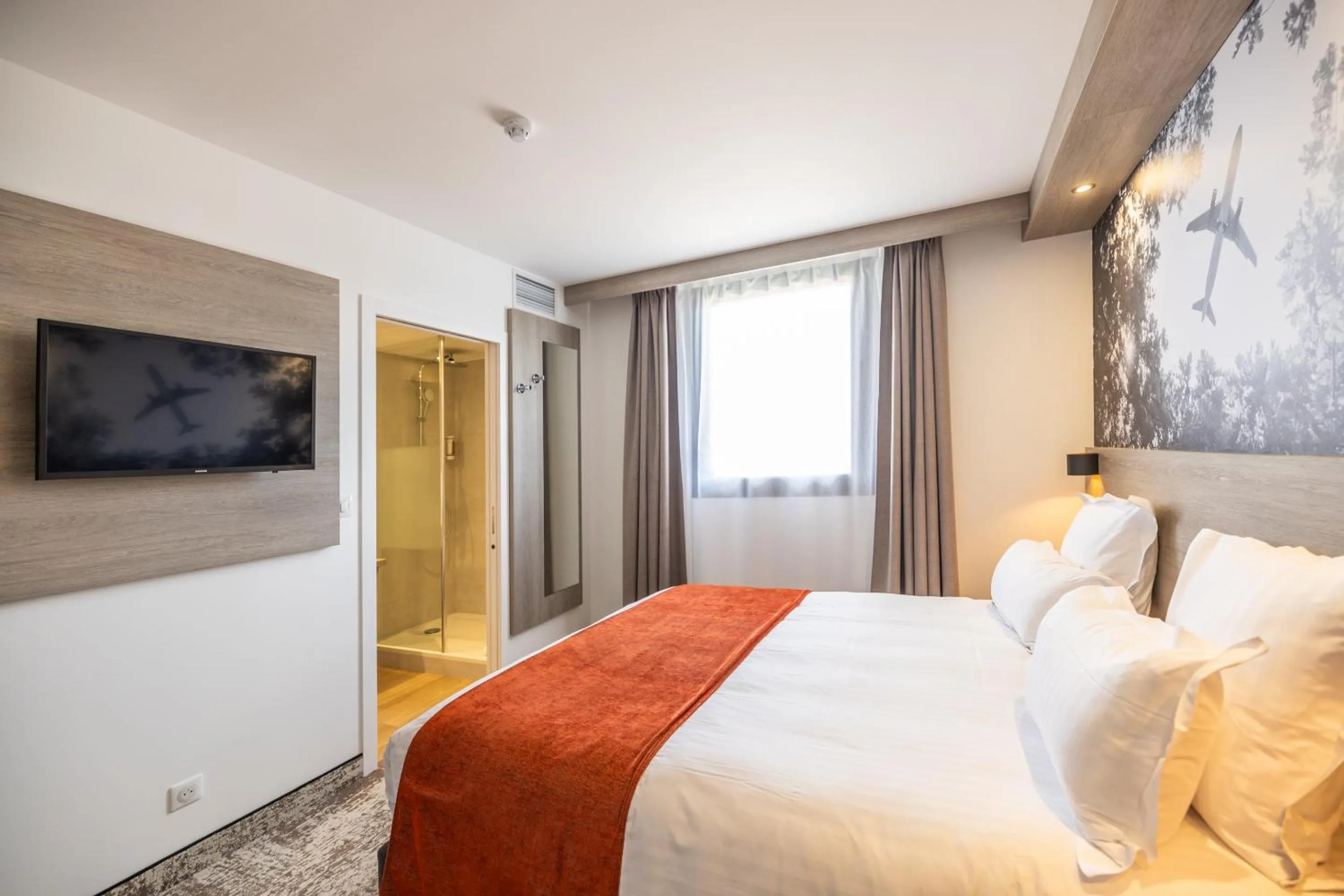 TV and multimedia, Bed in Best Western Saint Exupéry Eysines - Bordeaux Ouest