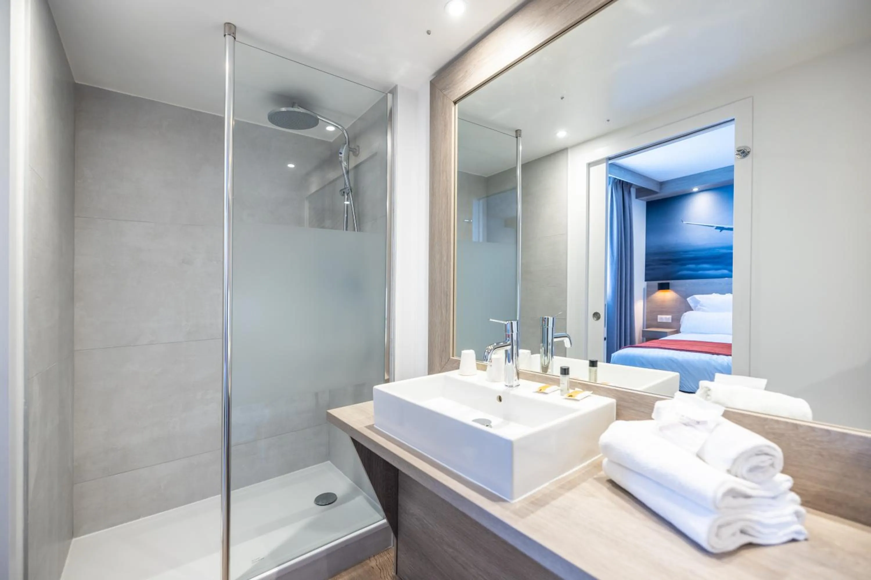 Shower in Best Western Saint Exupéry Eysines - Bordeaux Ouest