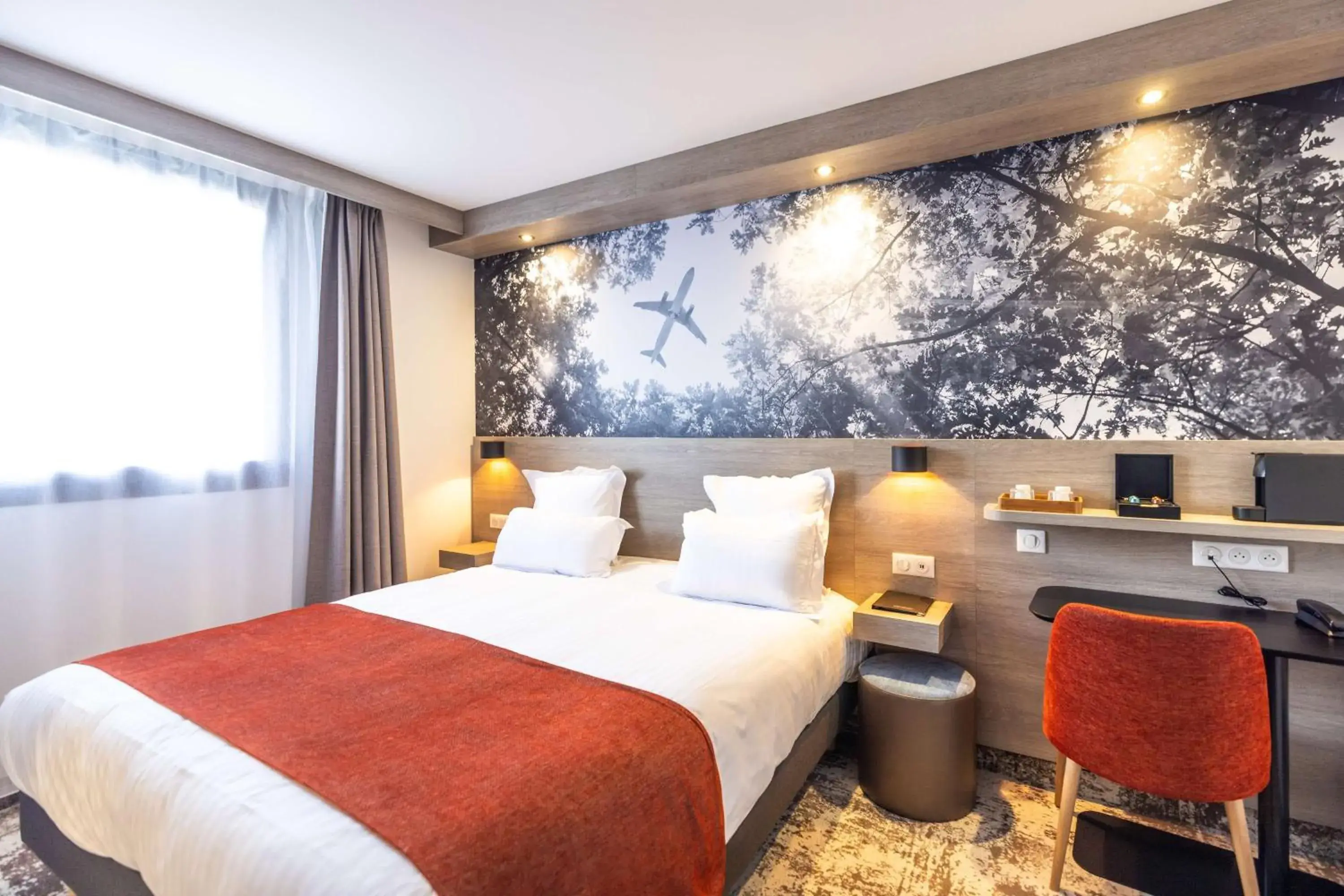 Bedroom, Bed in Best Western Saint Exupéry Eysines - Bordeaux Ouest Bedroom, Bed in Best Western Saint Exupéry Eysines - Bordeaux Ouest