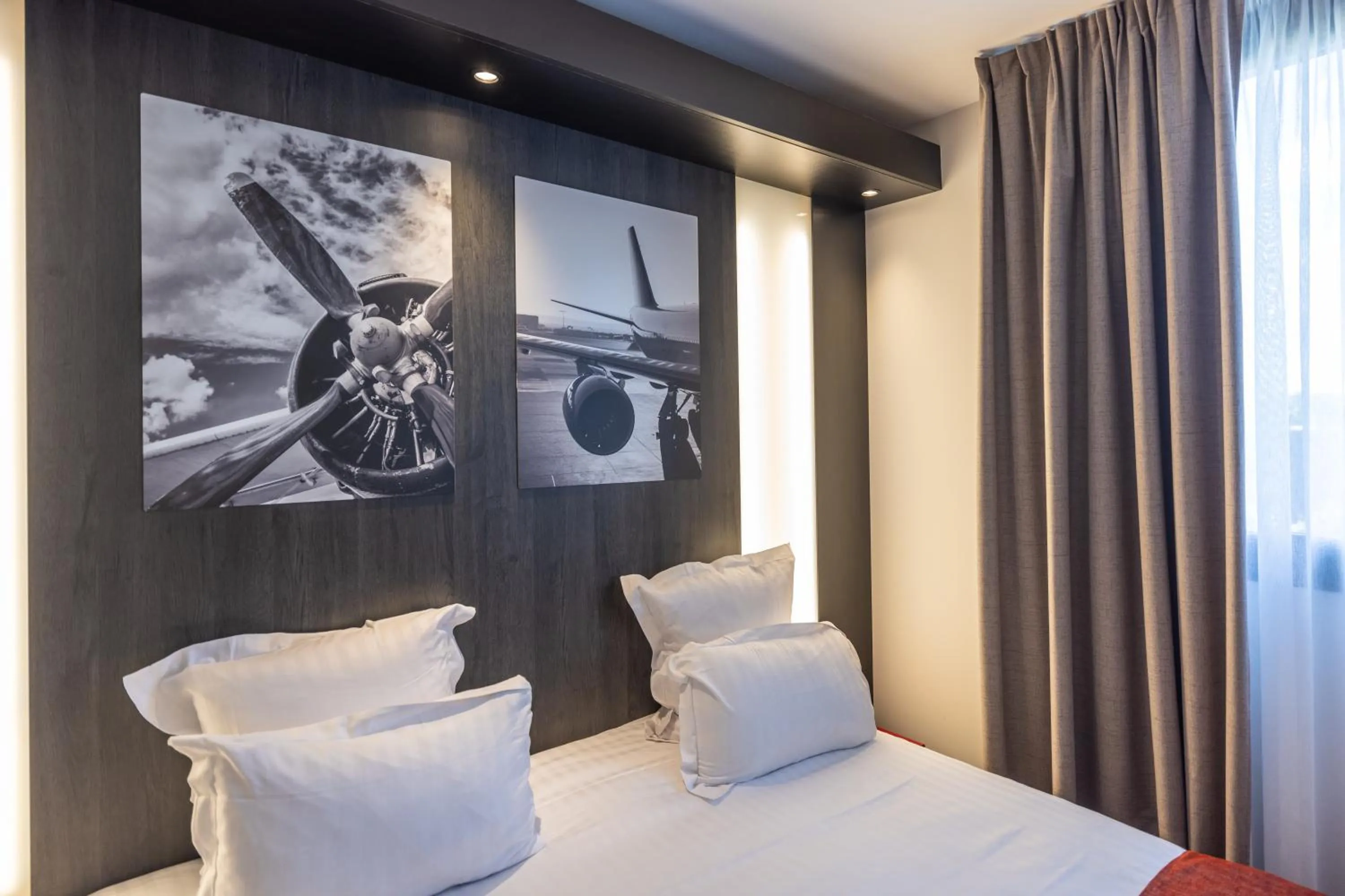 Photo of the whole room, Bed in Best Western Saint Exupéry Eysines - Bordeaux Ouest