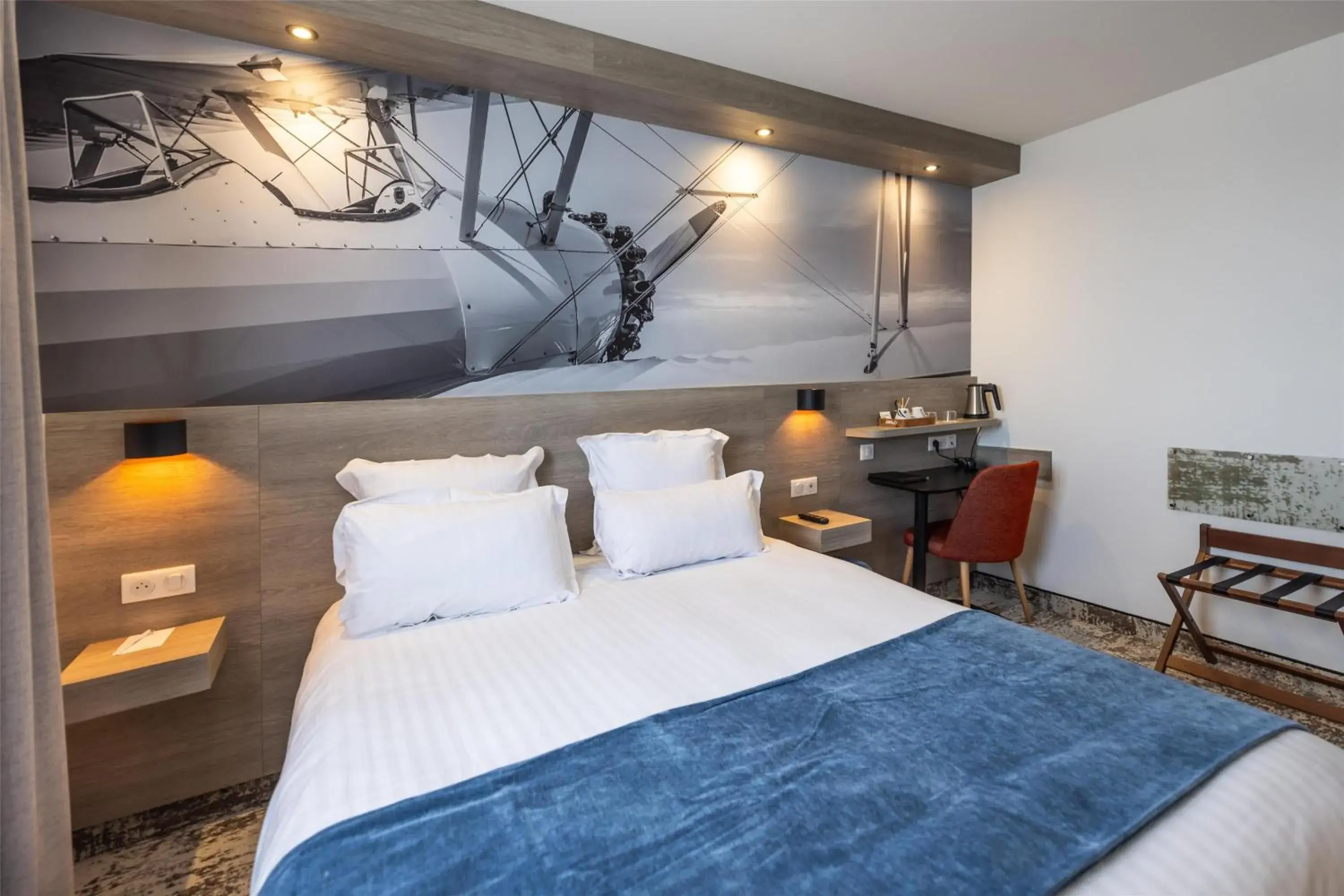 Bedroom, Bed in Best Western Saint Exupéry Eysines - Bordeaux Ouest Bedroom, Bed in Best Western Saint Exupéry Eysines - Bordeaux Ouest