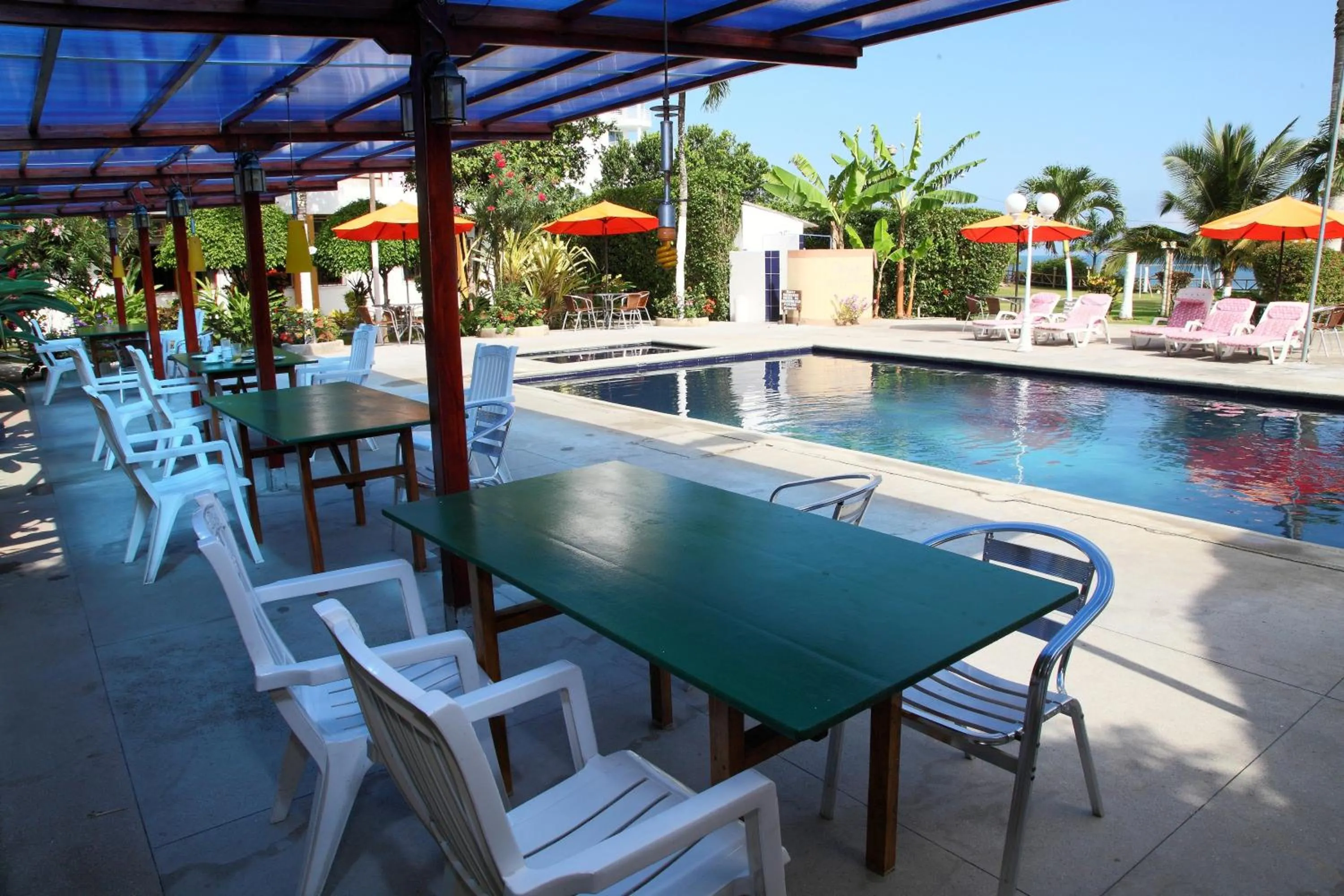 Swimming pool in Hotel Puerto Ballesta