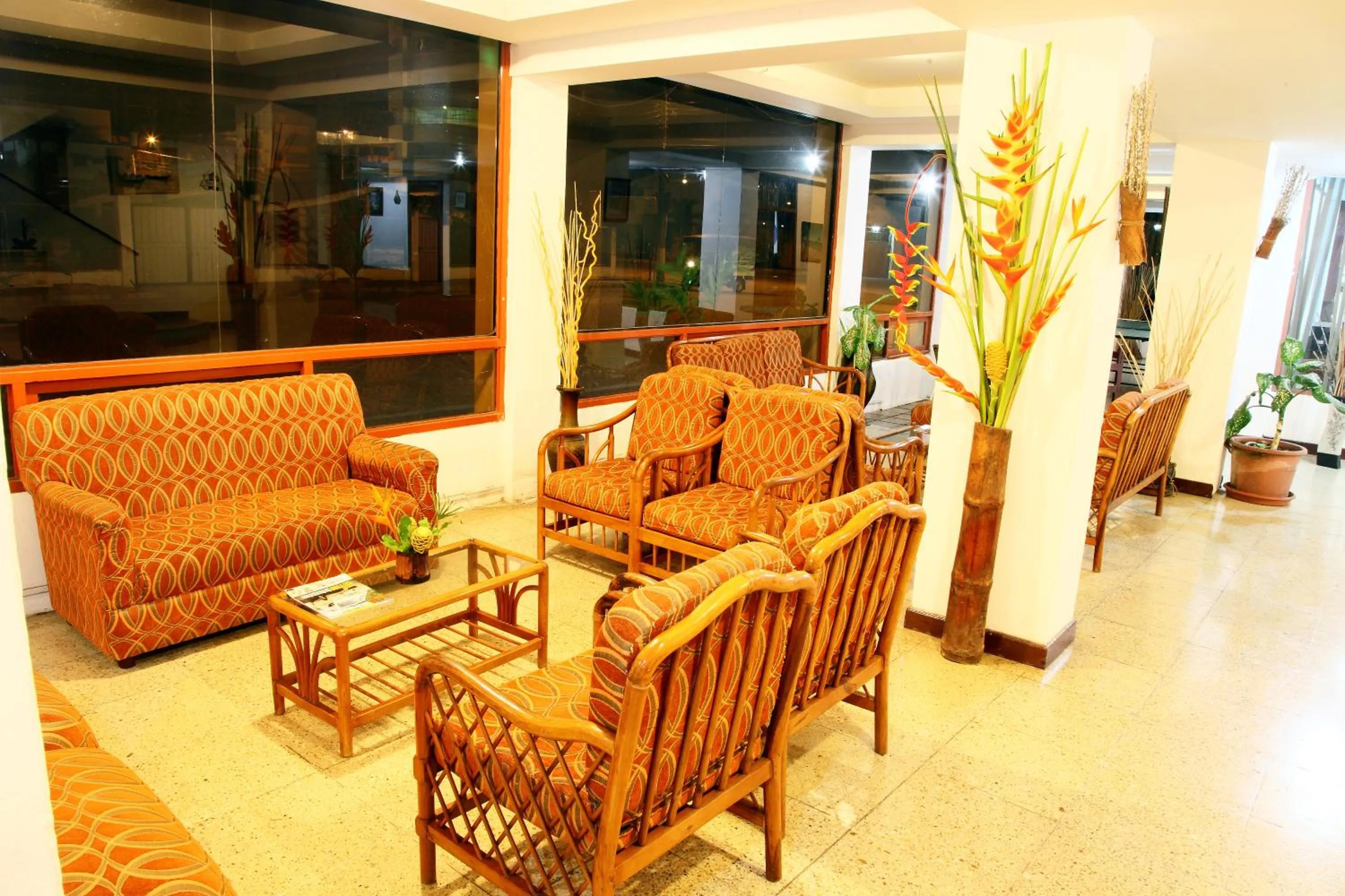 Living room in Hotel Puerto Ballesta