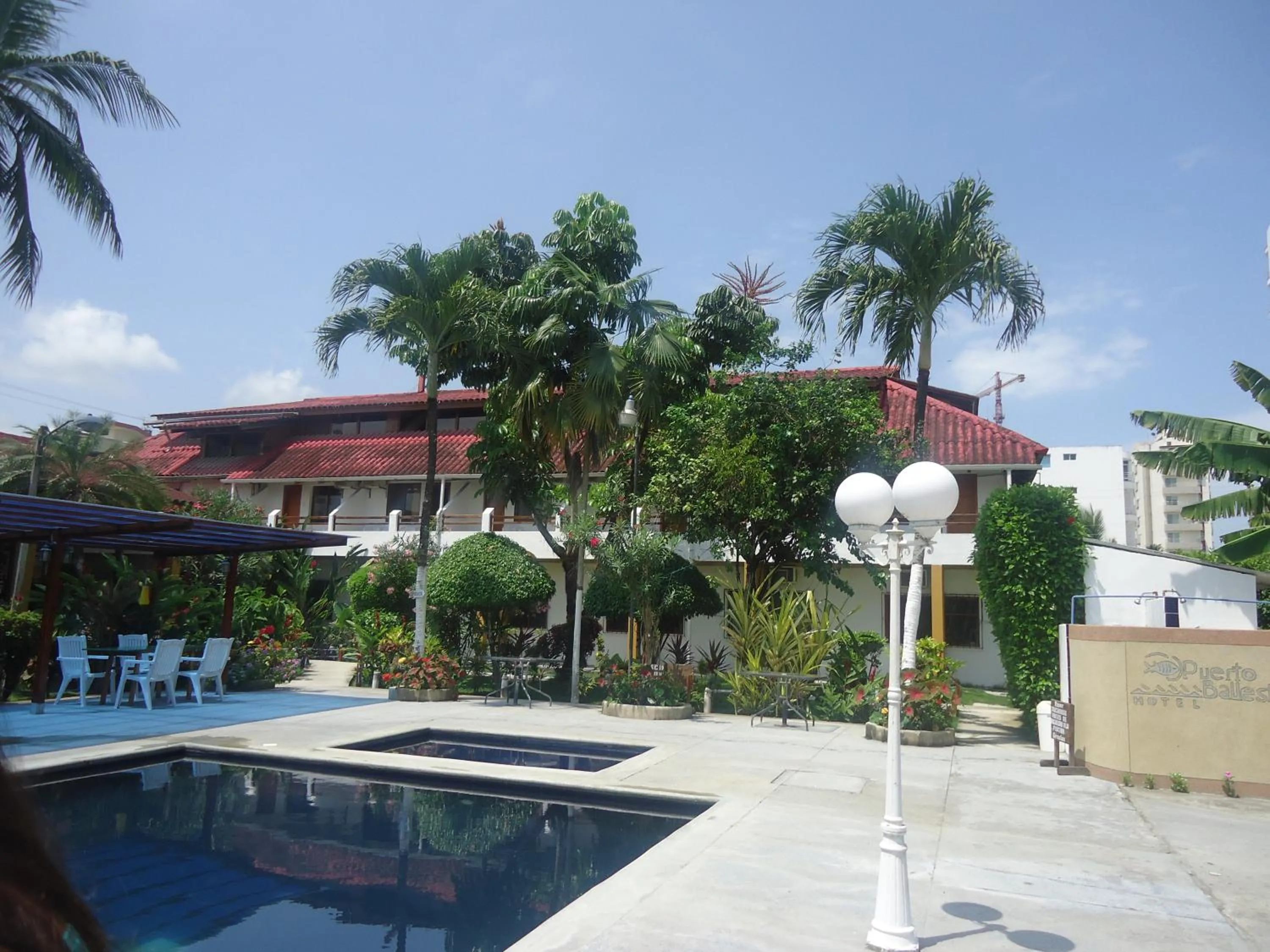 Swimming pool in Hotel Puerto Ballesta
