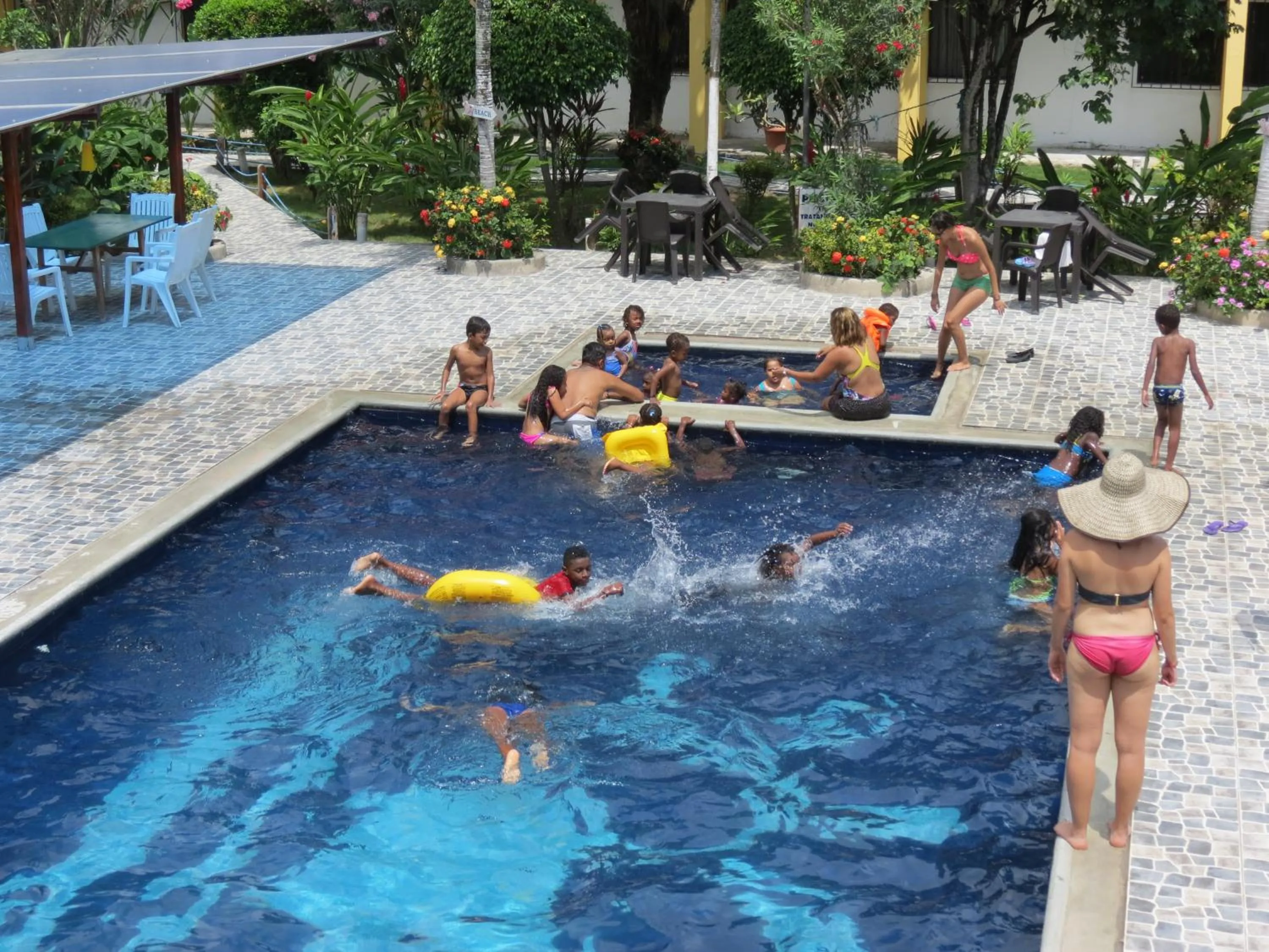 Swimming pool in Hotel Puerto Ballesta