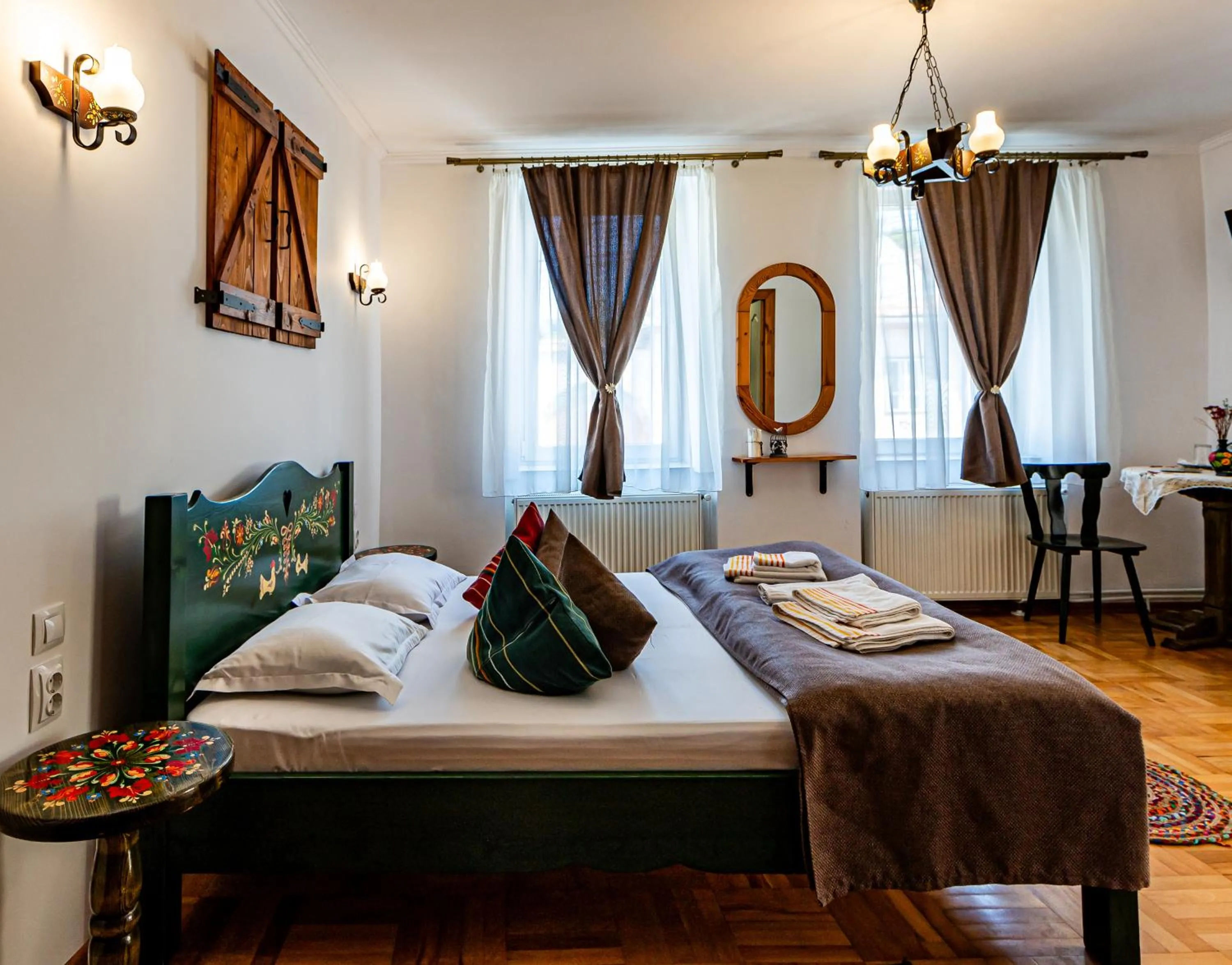 Casa Cu Usi - House of Doors