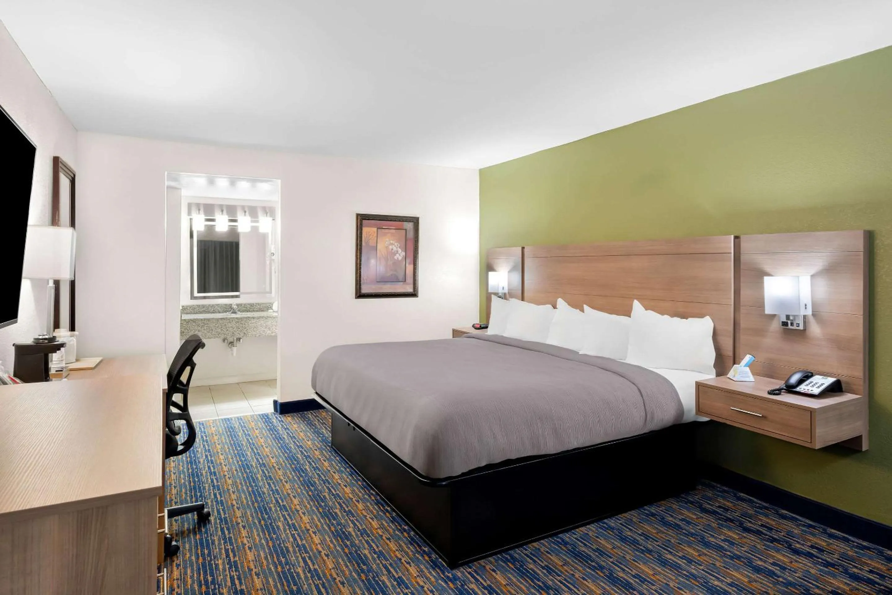 Bedroom, Bed in Quality Inn