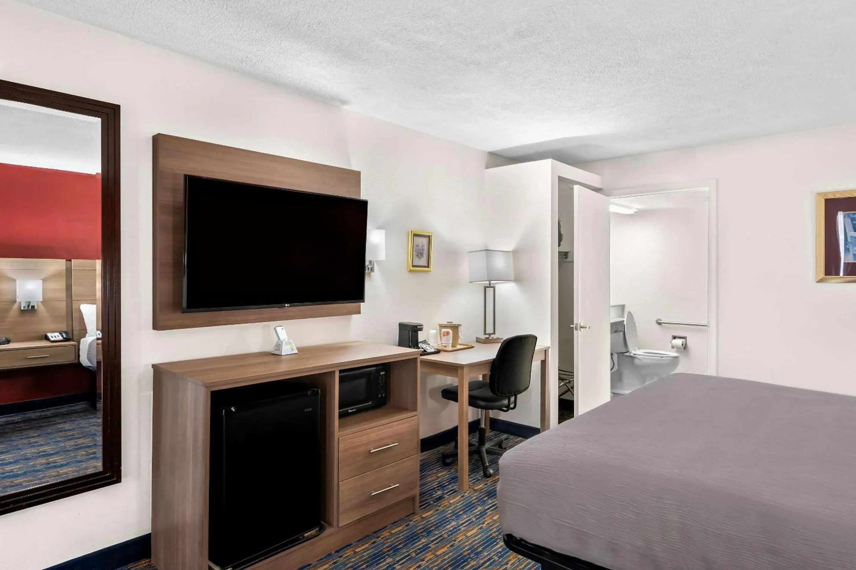 Bedroom, Bed in Quality Inn