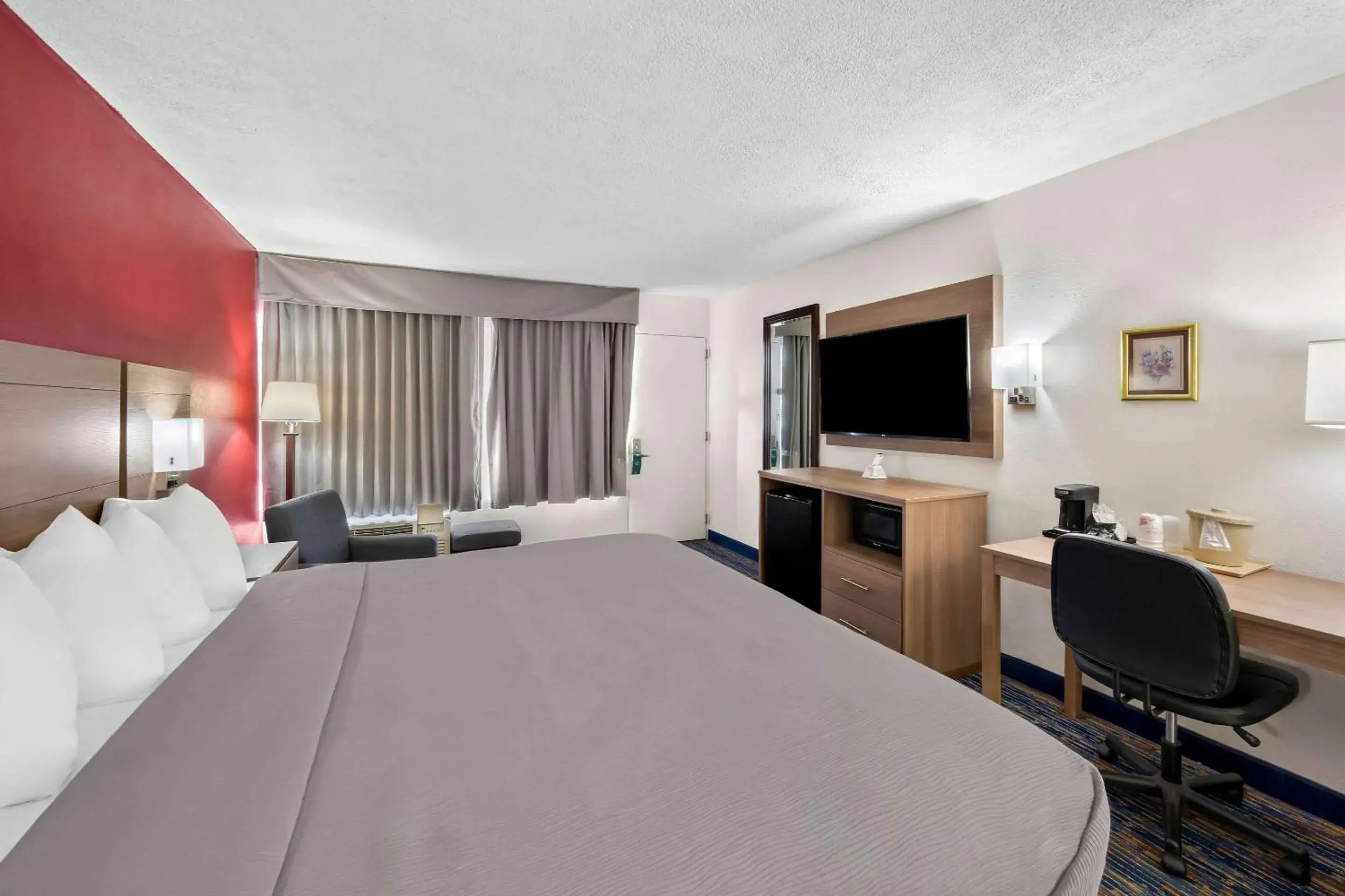 Bedroom, Bed in Quality Inn Bedroom, Bed in Quality Inn