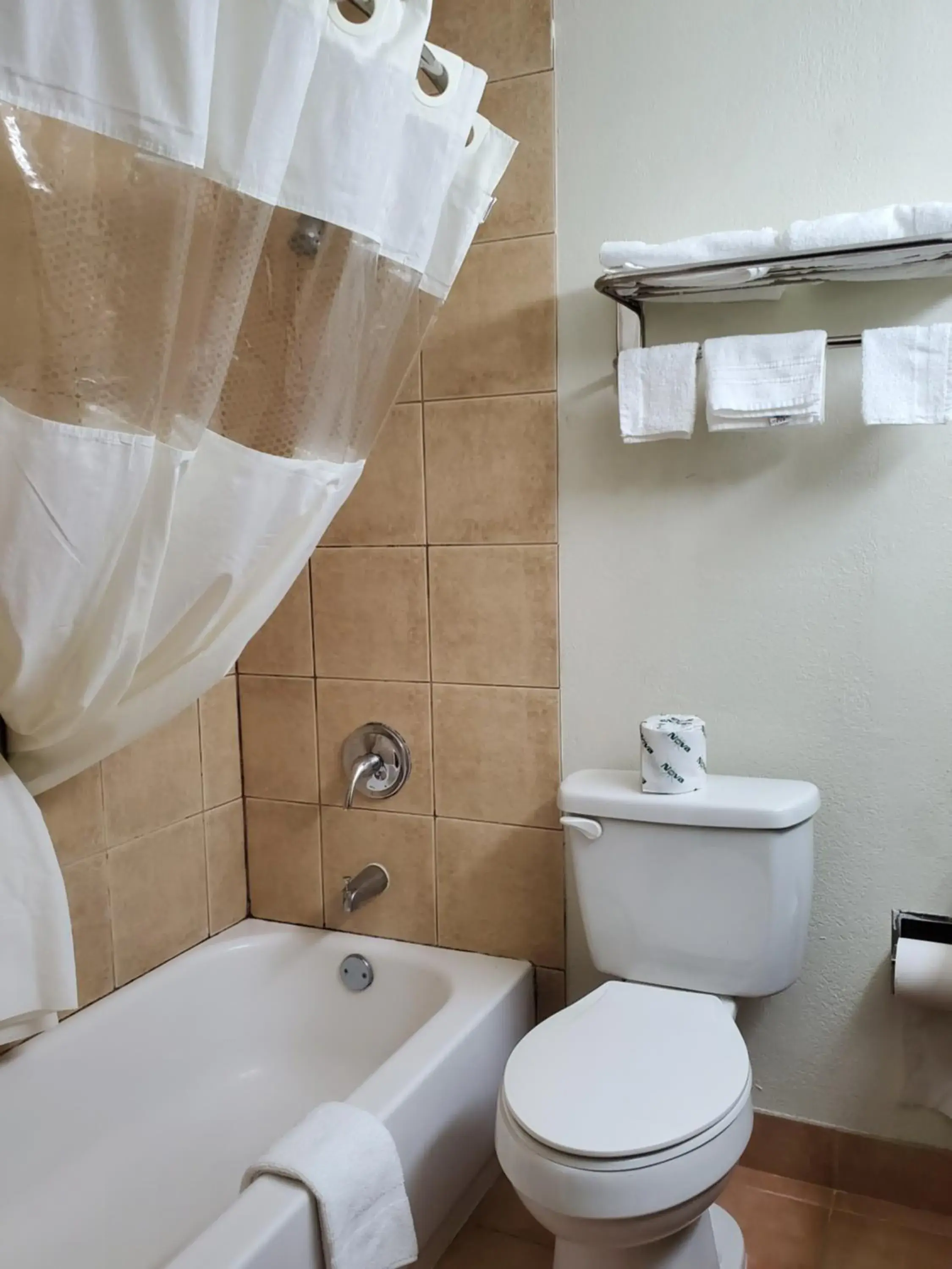 One-Bedroom King Suite - Non-Smoking in Days Inn by Wyndham Lawton One-Bedroom King Suite - Non-Smoking in Days Inn by Wyndham Lawton