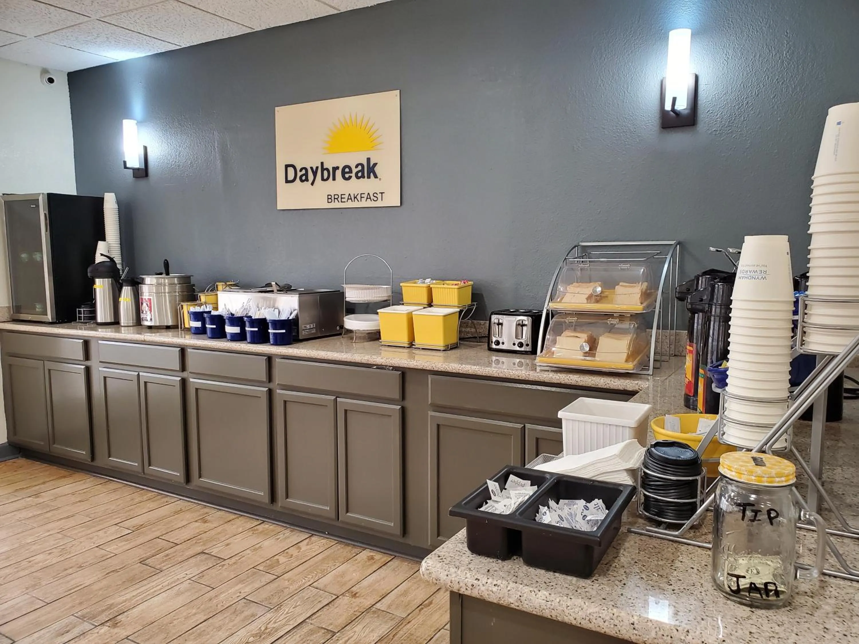 Restaurant/places to eat in Days Inn by Wyndham Lawton