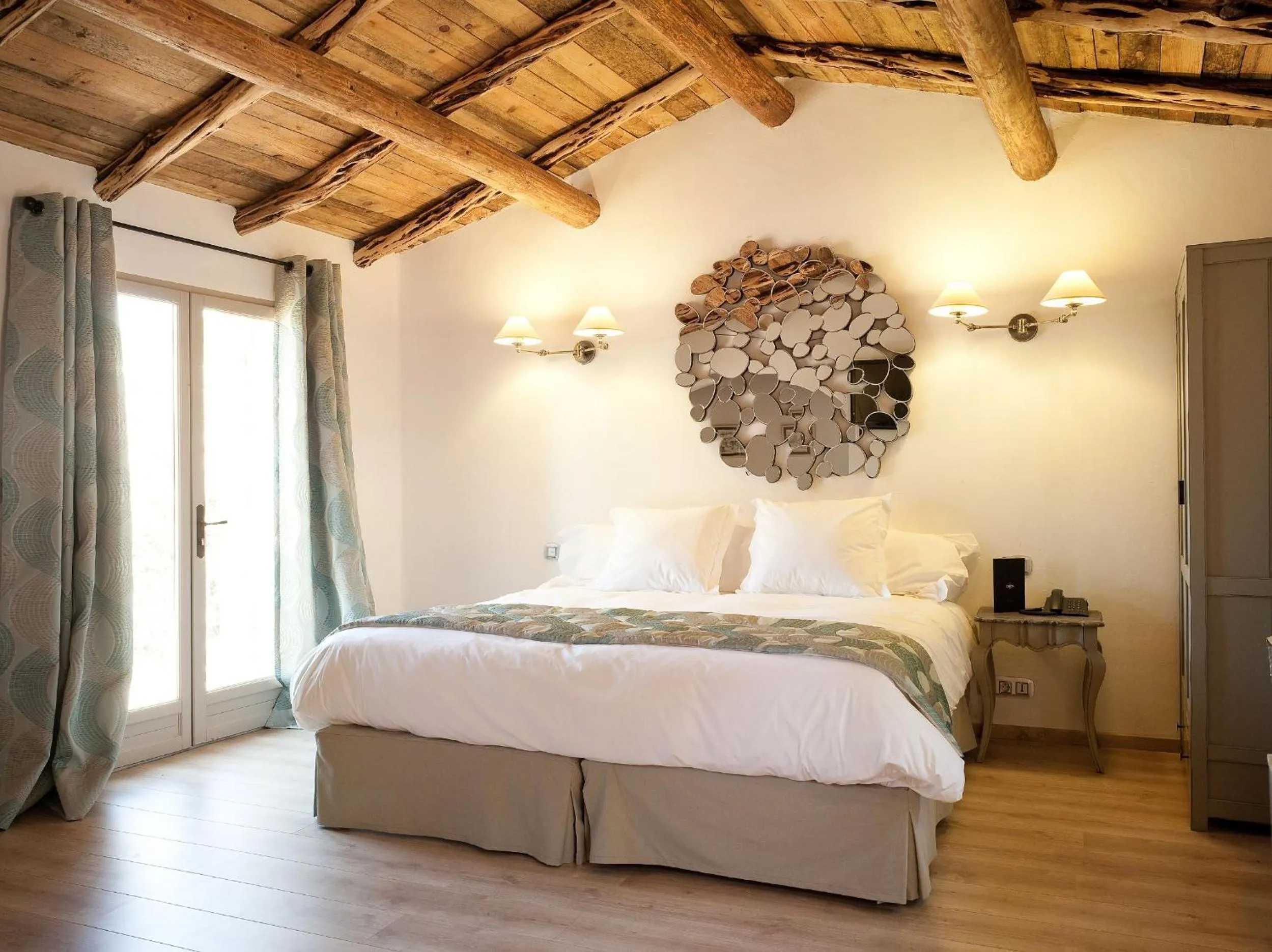 Bedroom, Bed in Hôtel Ambassador Palombaggia