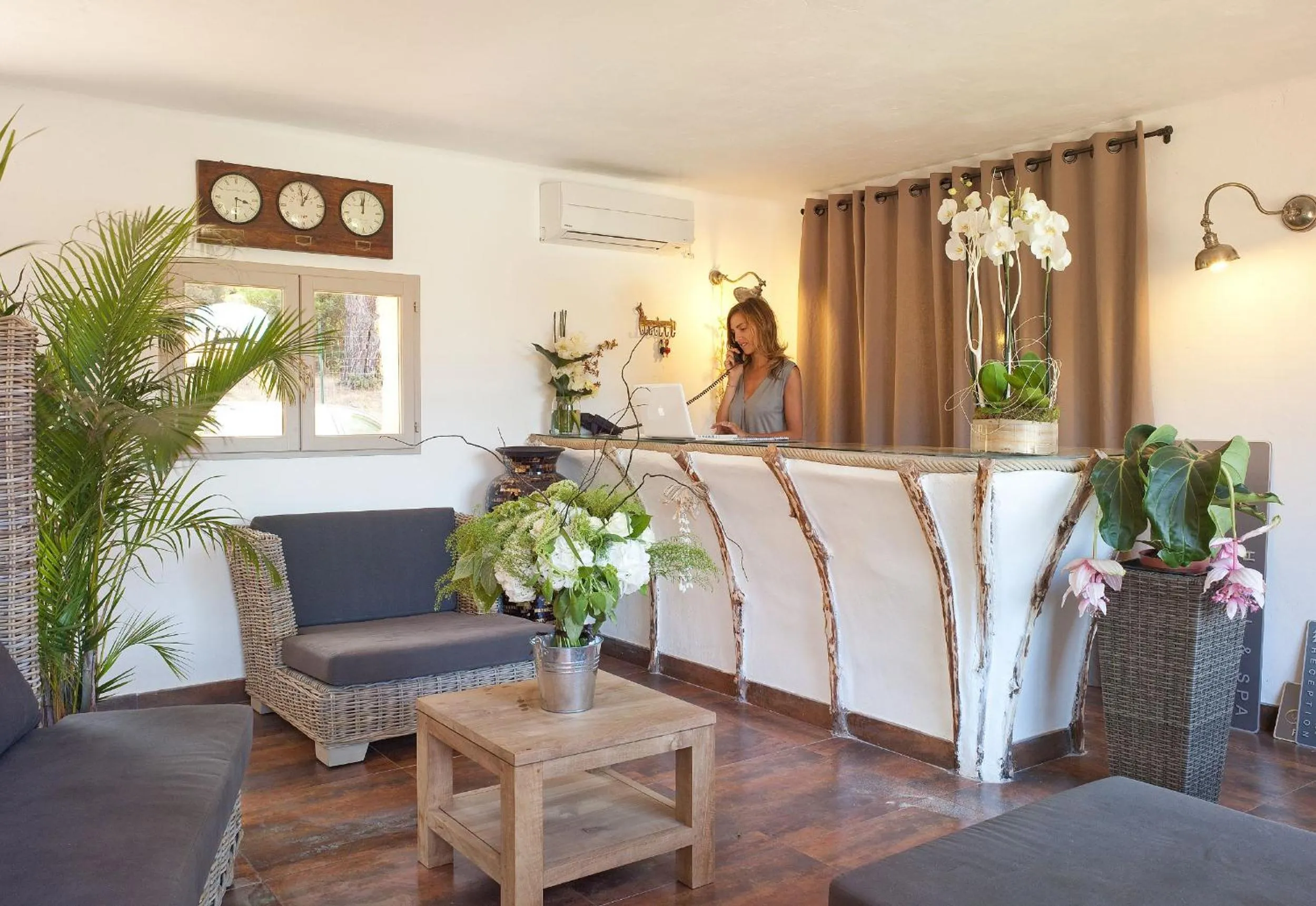 Lobby or reception in Hôtel Ambassador Palombaggia