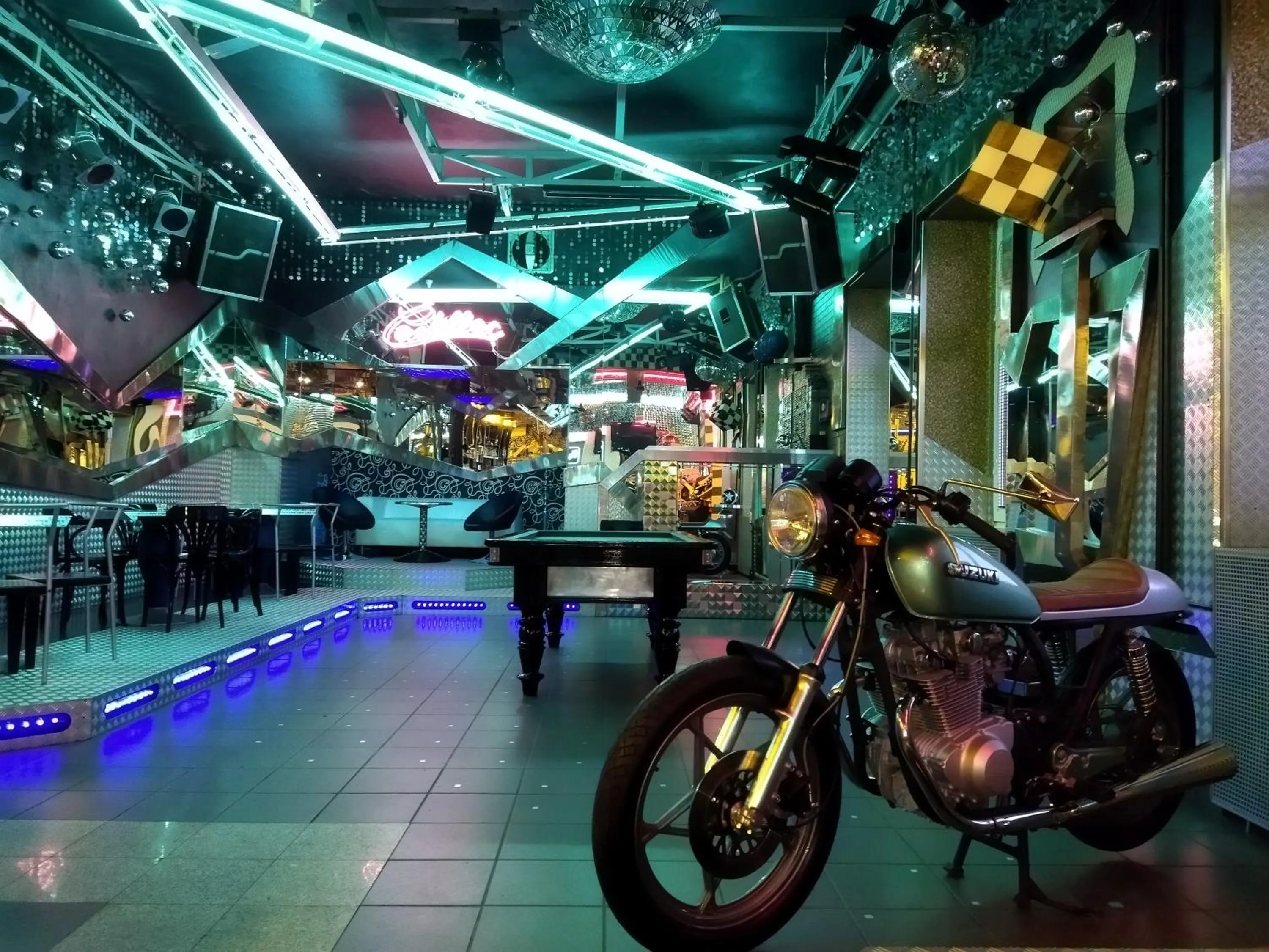 Billiard in Hotel Cade