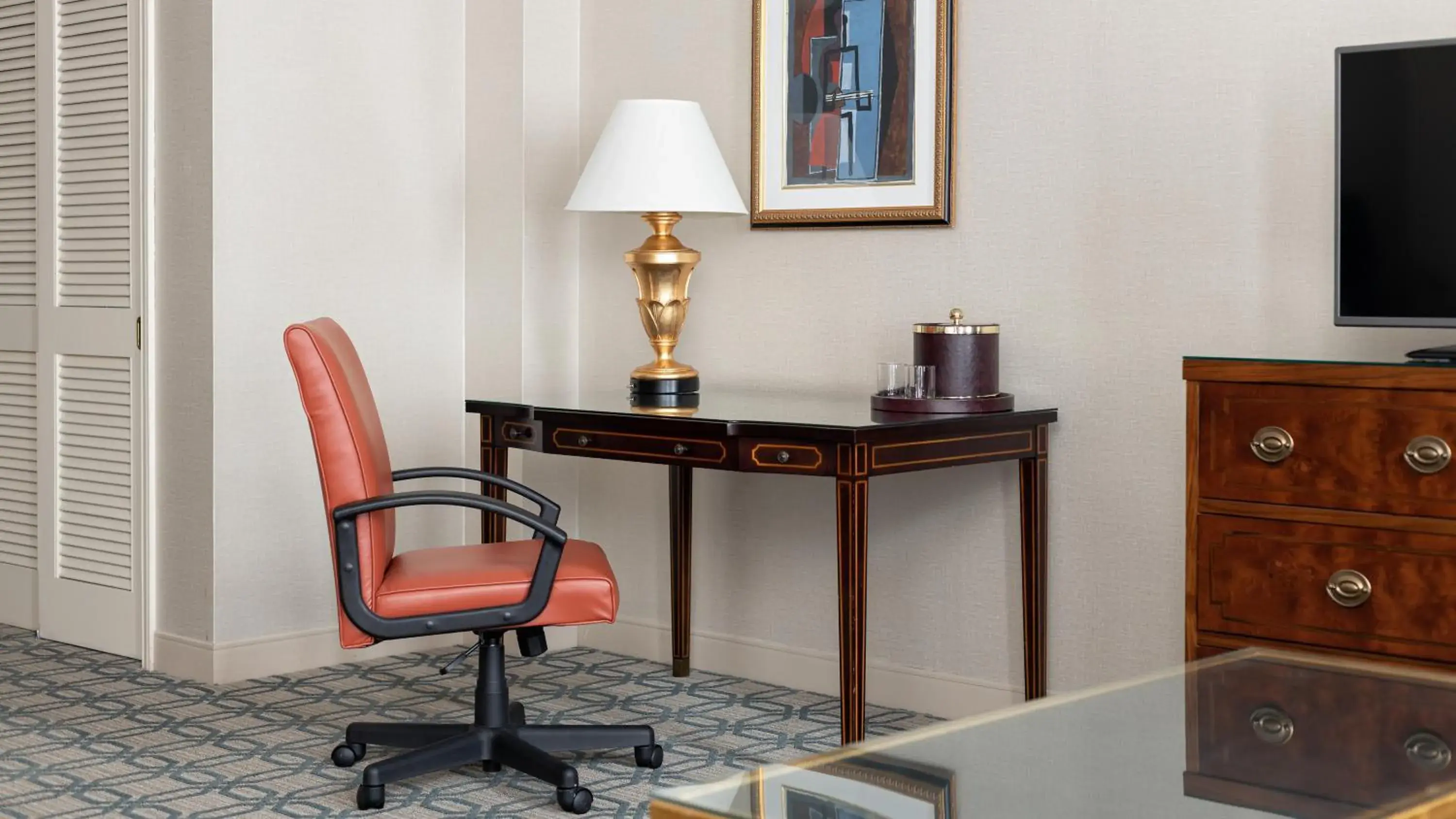 King Room in The Berkeley Hotel King Room in The Berkeley Hotel