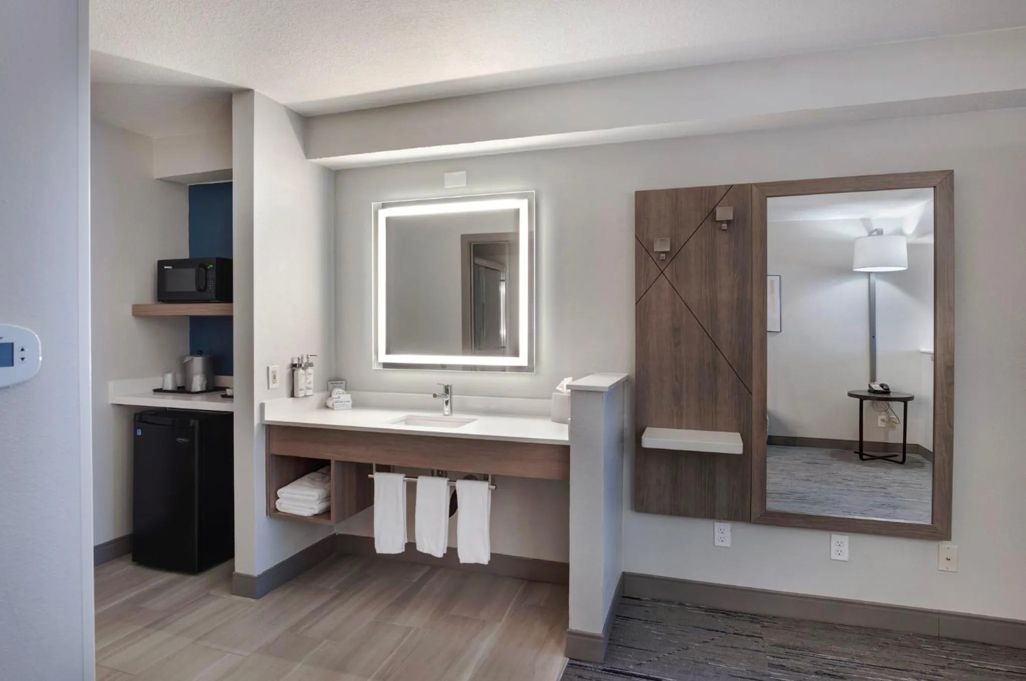 Photo of the whole room in Holiday Inn Express Portland East - Columbia Gorge by IHG