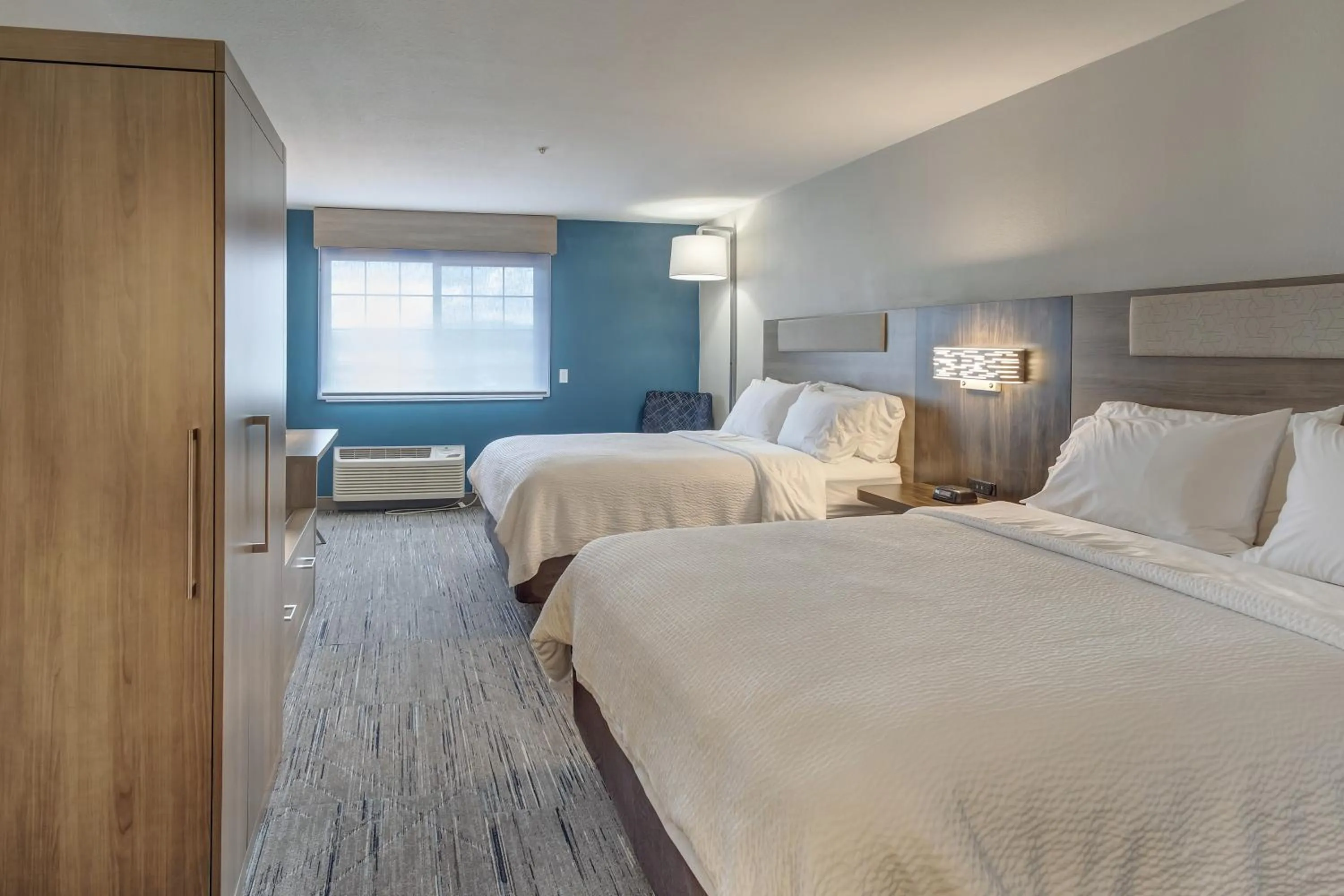 Bed in Holiday Inn Express Portland East - Columbia Gorge by IHG