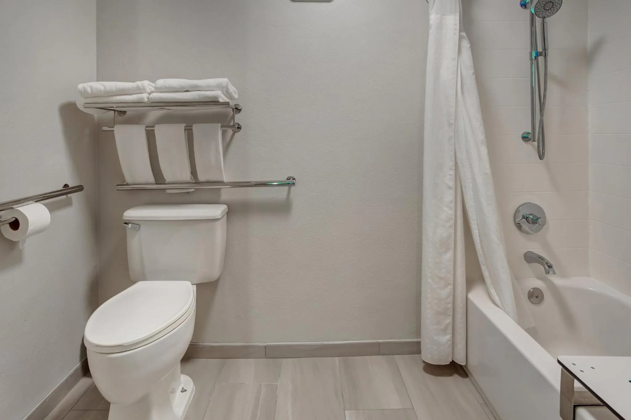 Photo of the whole room in Holiday Inn Express Portland East - Columbia Gorge by IHG