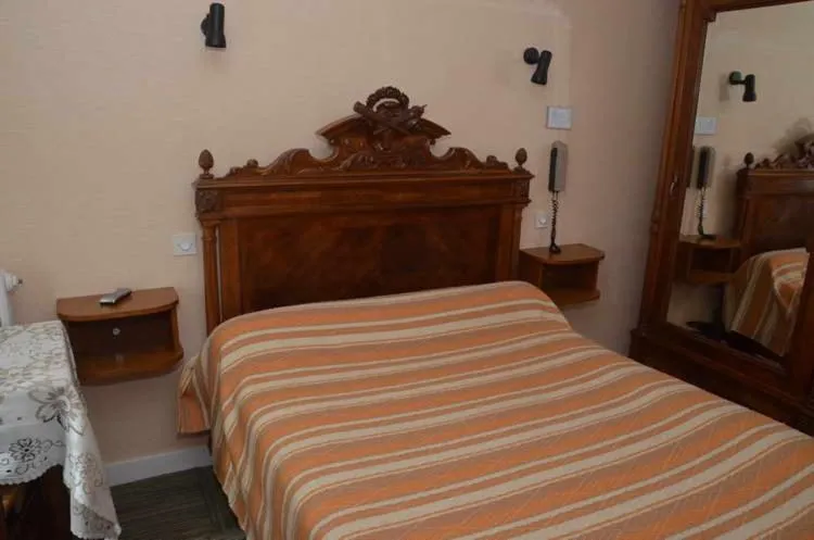 Bed in Hotel du Commerce