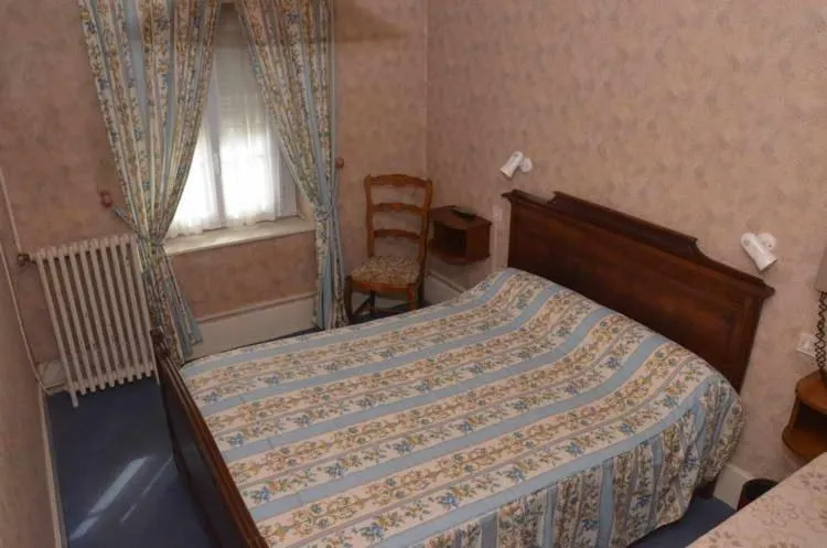 Bed in Hotel du Commerce