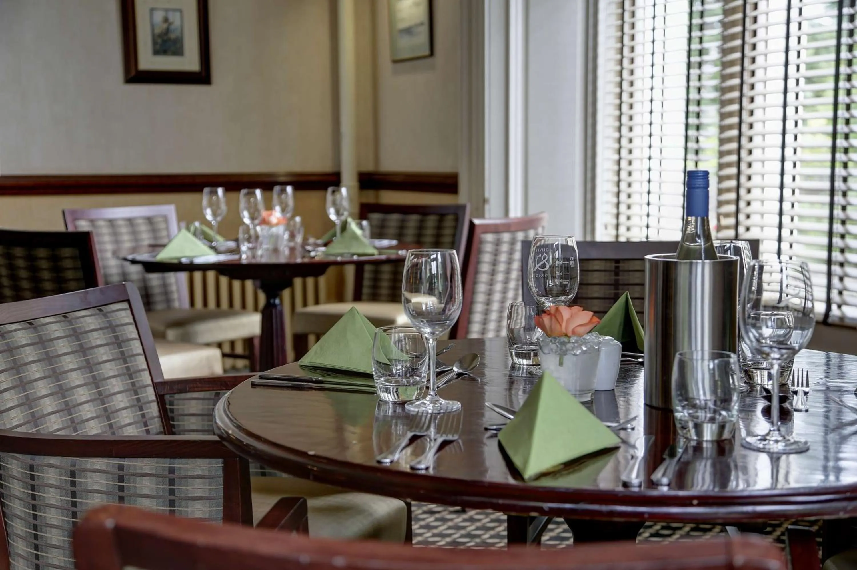 Restaurant/places to eat in Woodlands Hotel, BW Signature Collection