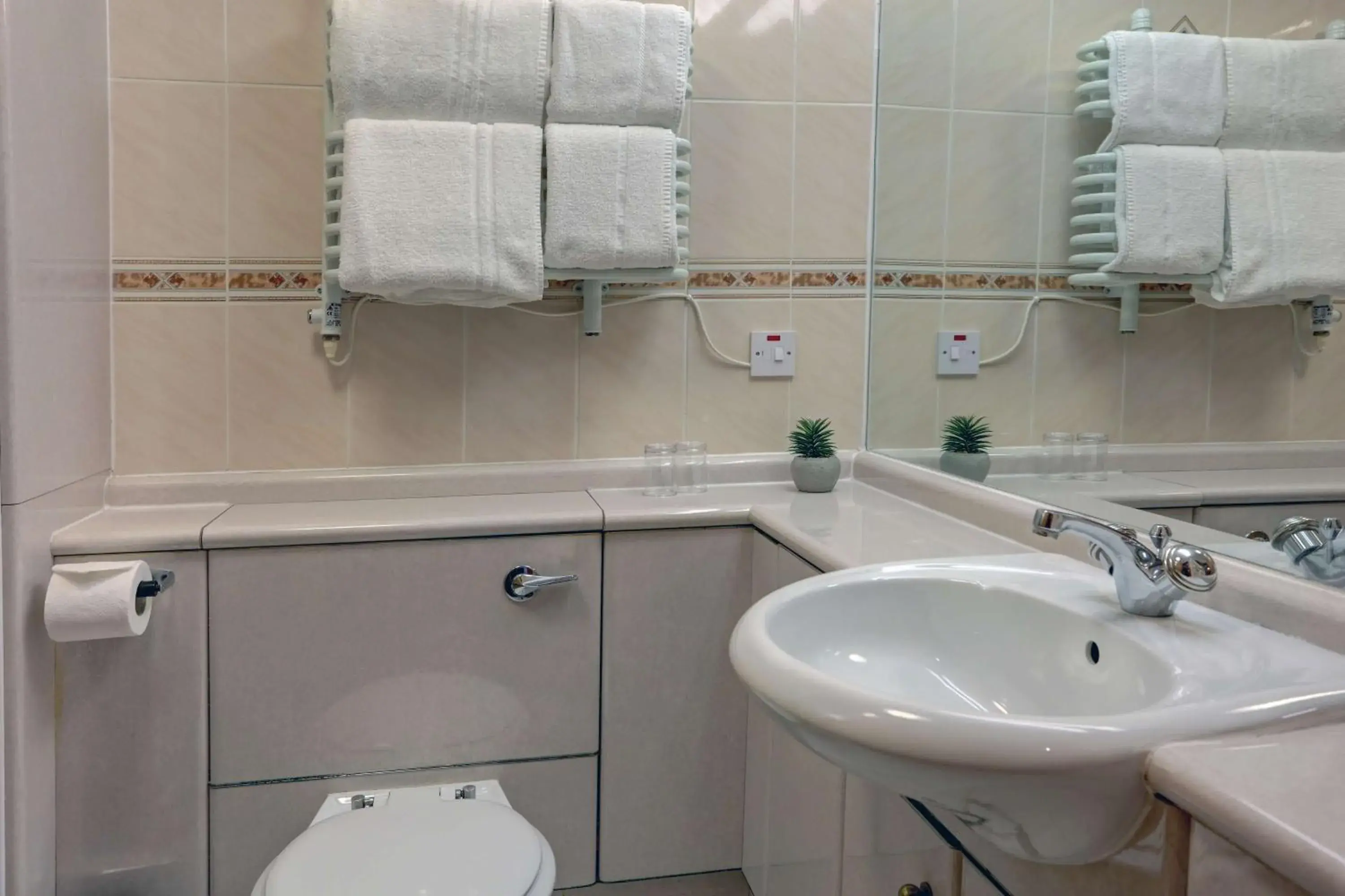 Photo of the whole room in Woodlands Hotel, BW Signature Collection Photo of the whole room in Woodlands Hotel, BW Signature Collection