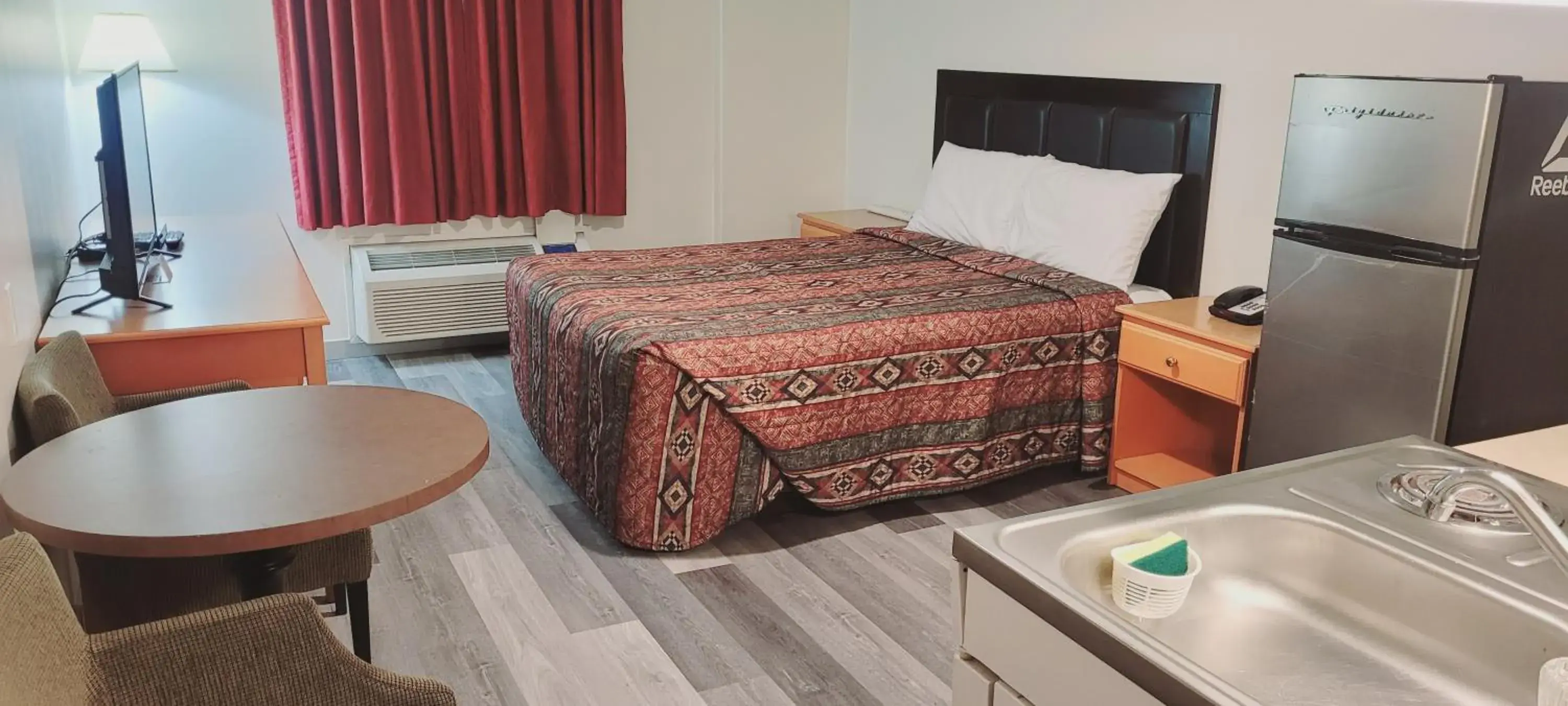 Single Kitchenette Room in Ace Inn Single Kitchenette Room in Ace Inn