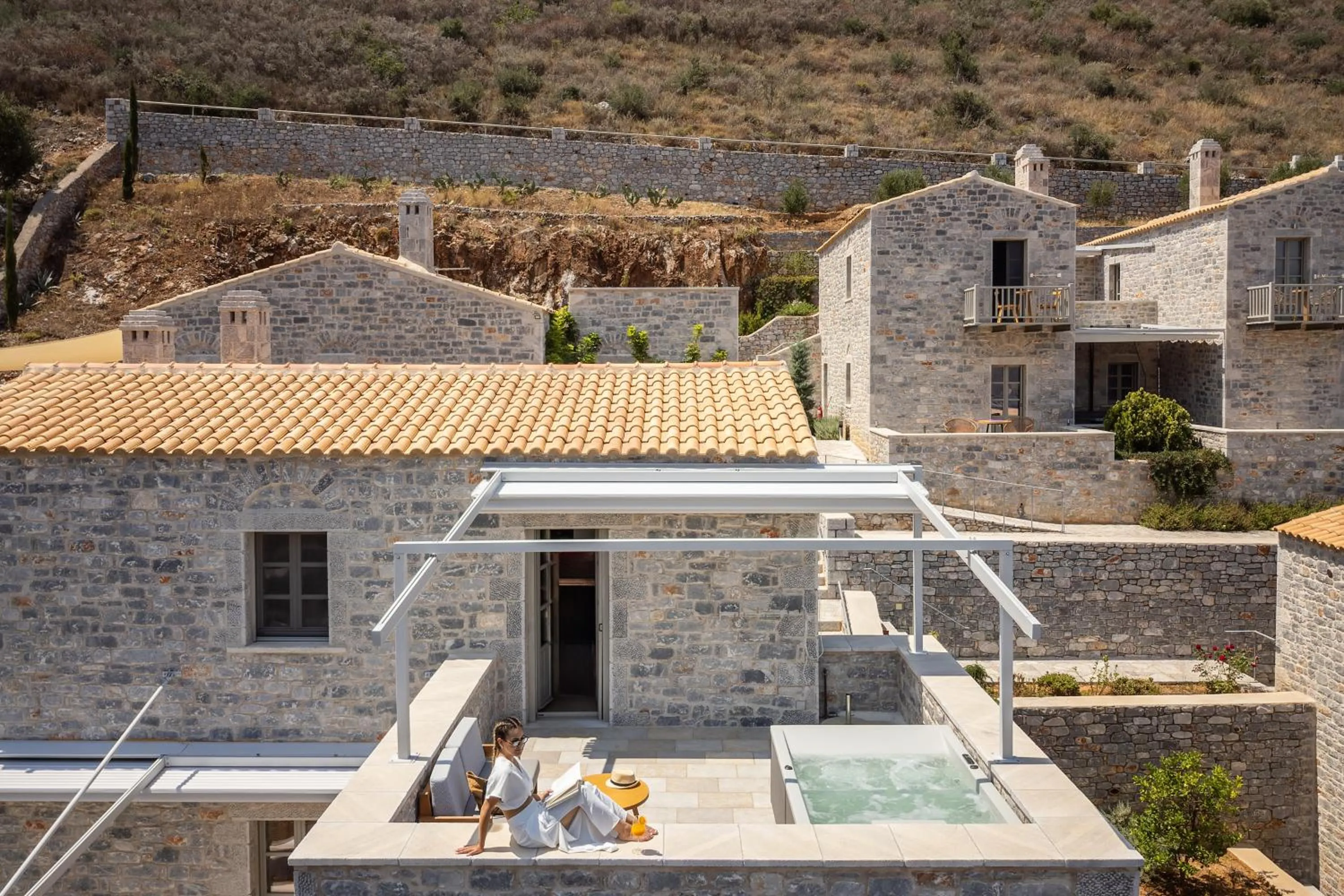 Trapela Limeni Luxury Suites