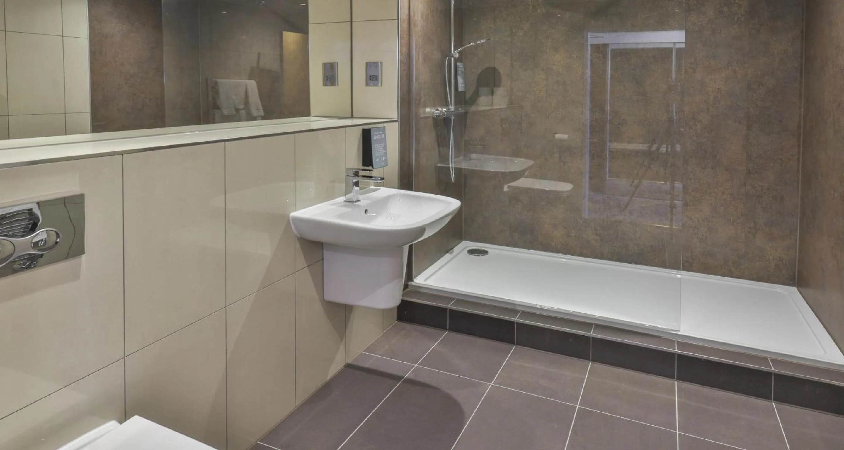 Bedroom in Invercarse Hotel Dundee, BW Signature Collection