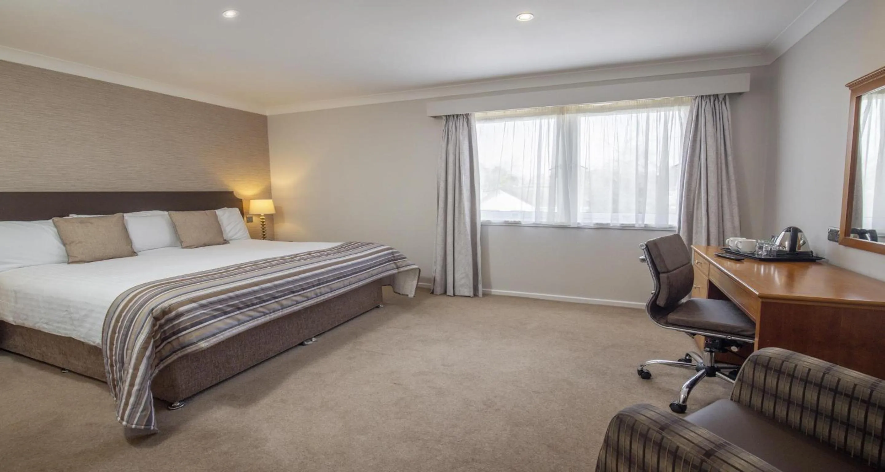 Bedroom, Bed in Invercarse Hotel Dundee, BW Signature Collection