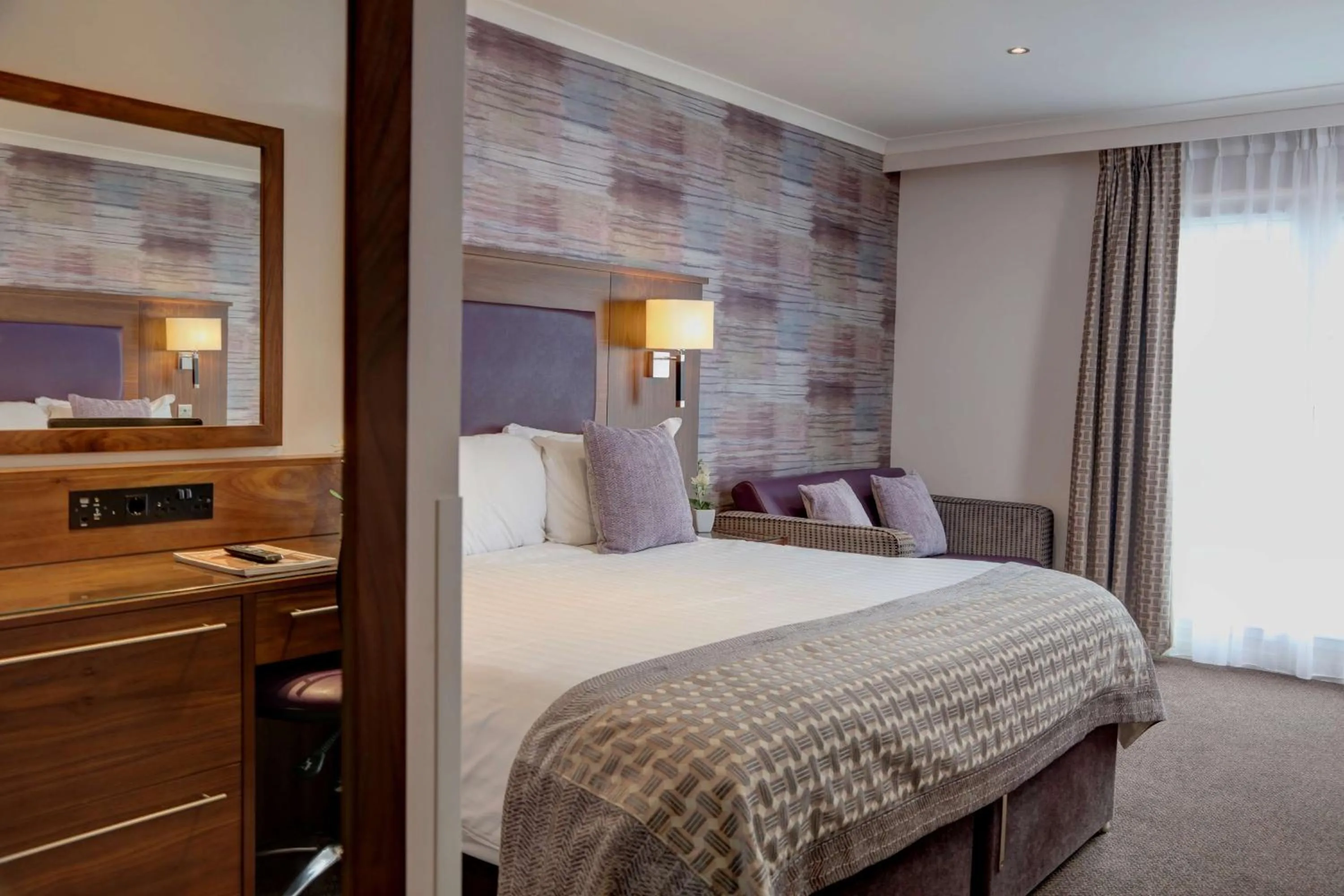 Bedroom, Bed in Invercarse Hotel Dundee, BW Signature Collection