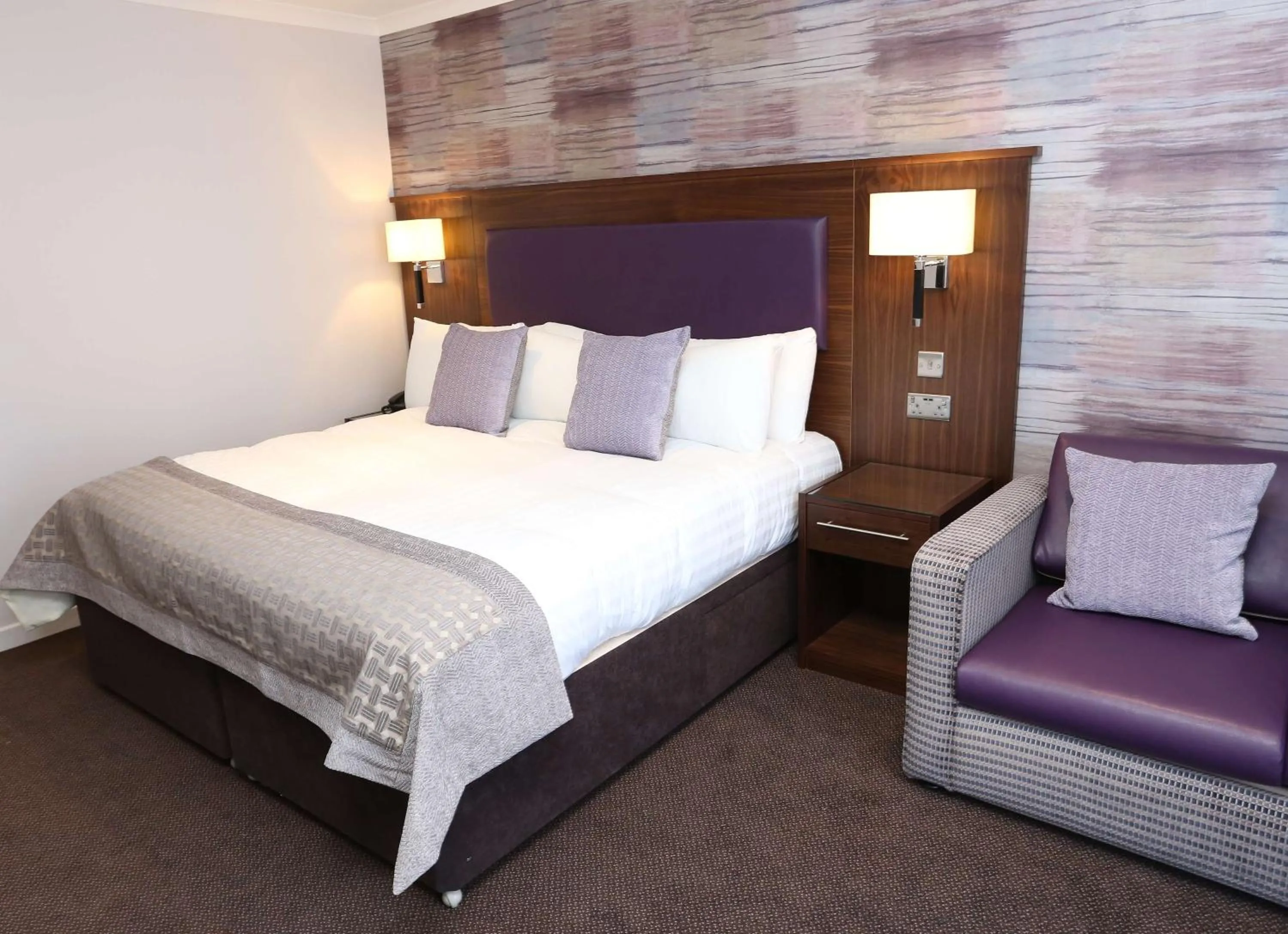 Bedroom, Bed in Invercarse Hotel Dundee, BW Signature Collection