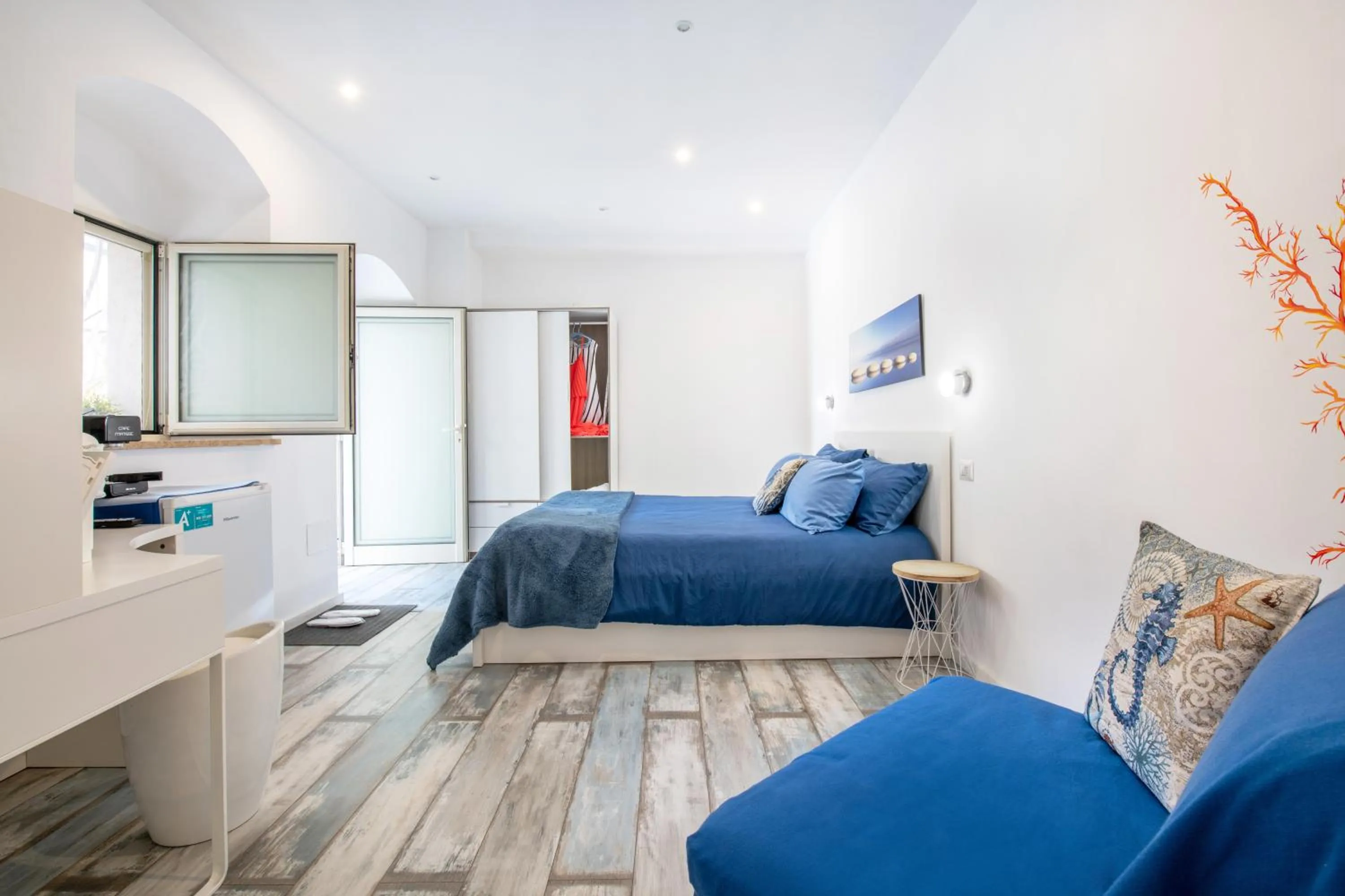 Photo of the whole room, Bed in Il Ciottolo Sorrento