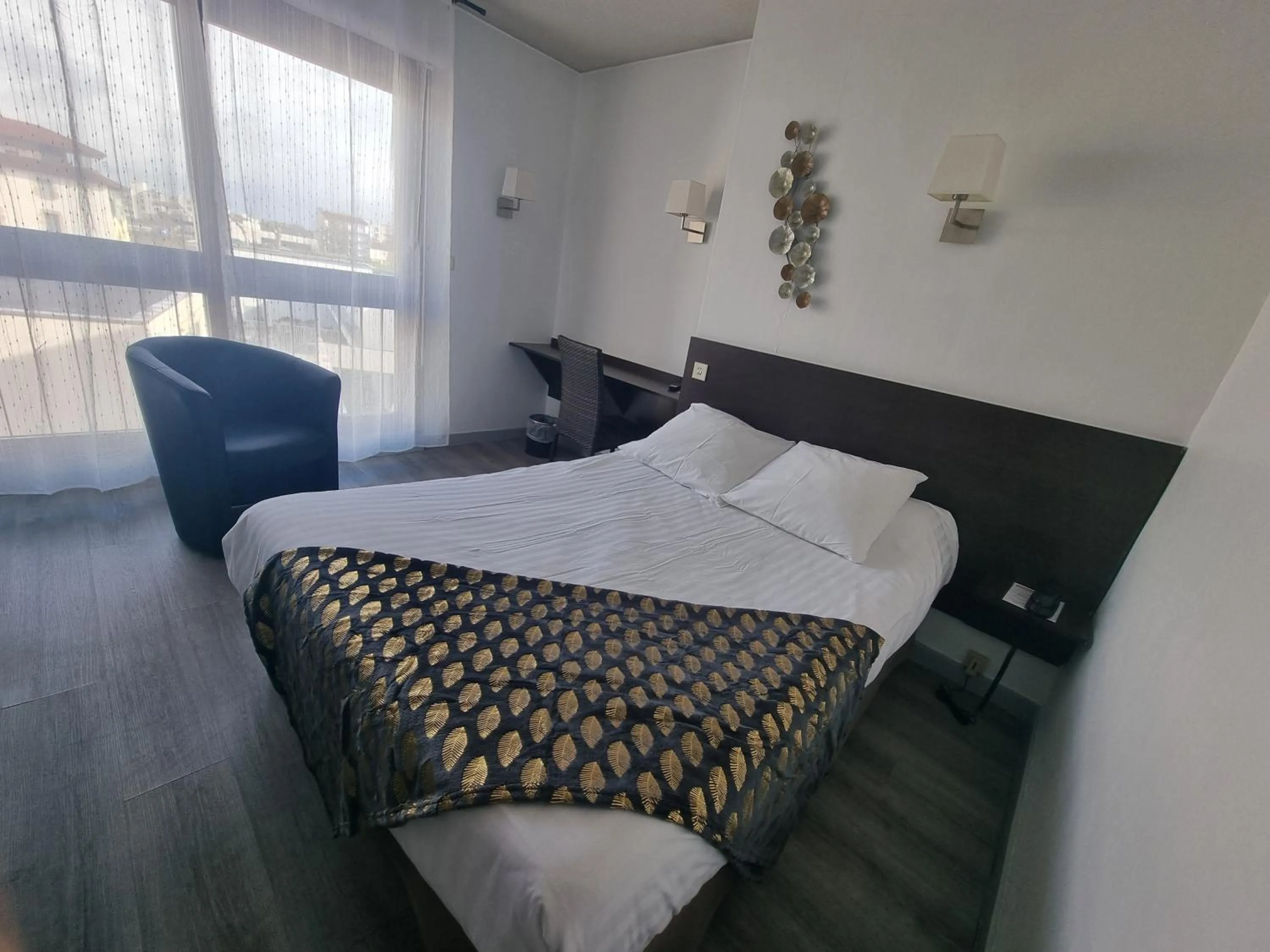 Bedroom, Bed in Hôtel le Vascon