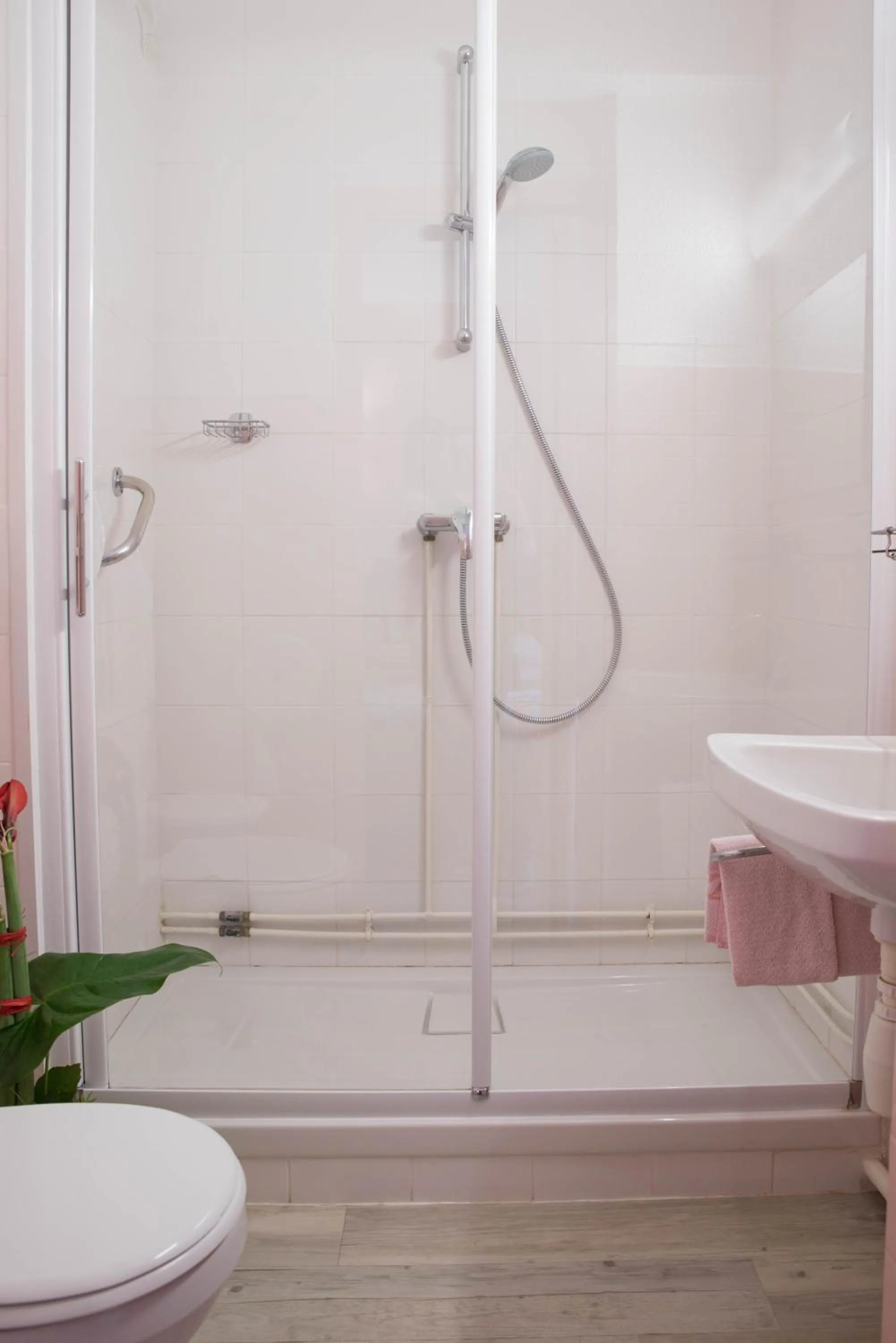 Bathroom in Hôtel le Vascon