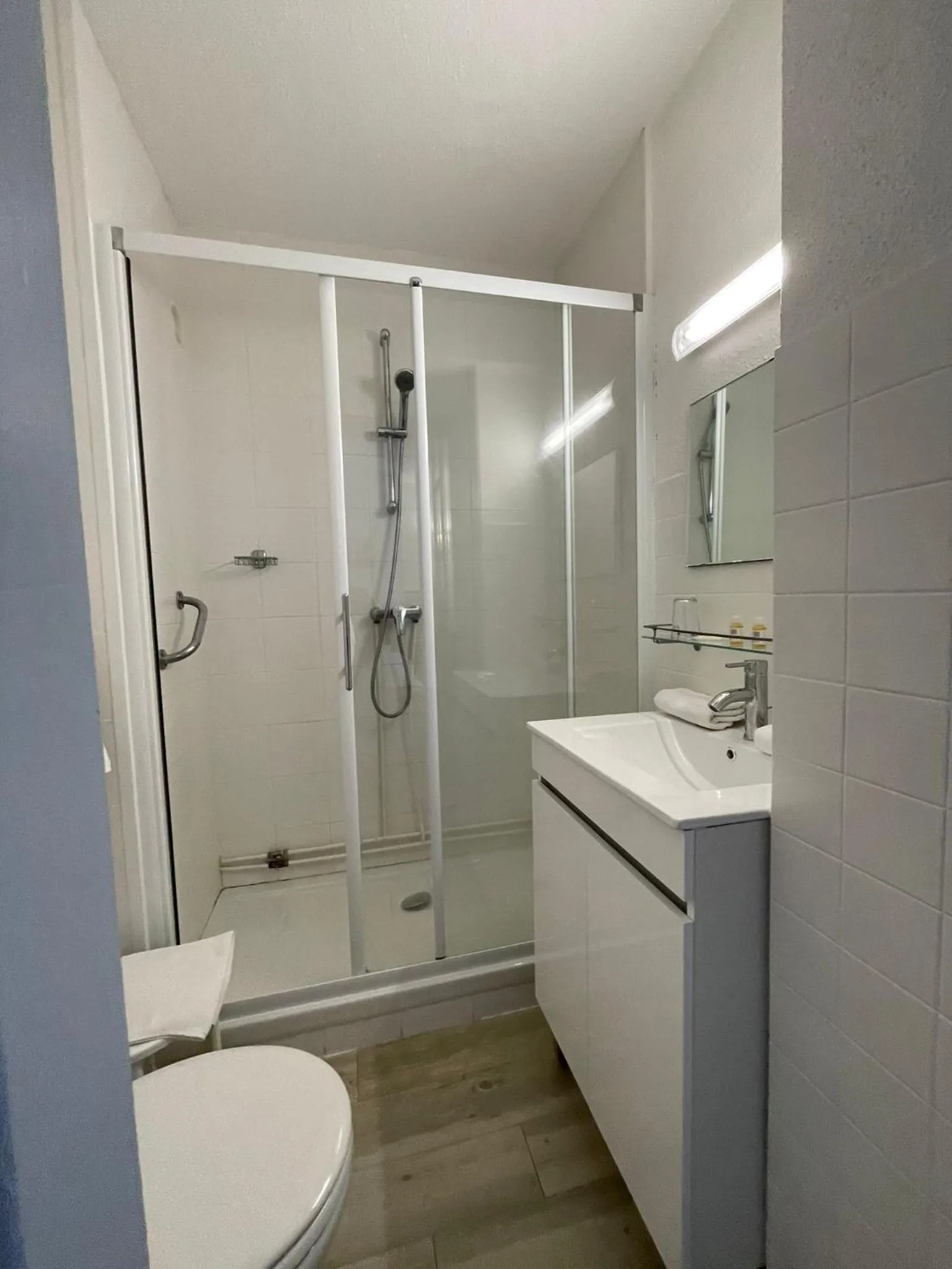 Bathroom in Hôtel le Vascon