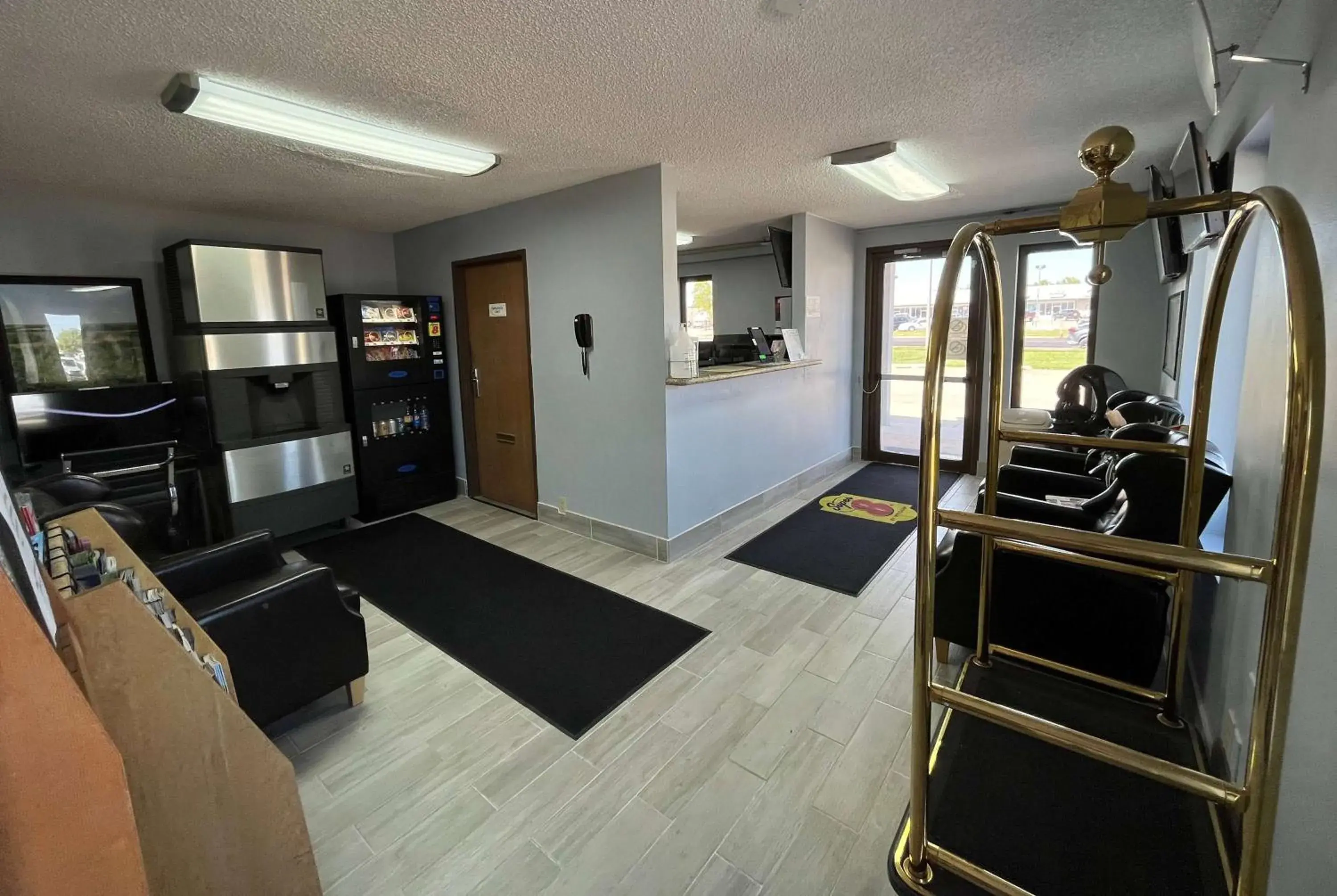 Lobby or reception in Super 8 by Wyndham Emporia Lobby or reception in Super 8 by Wyndham Emporia