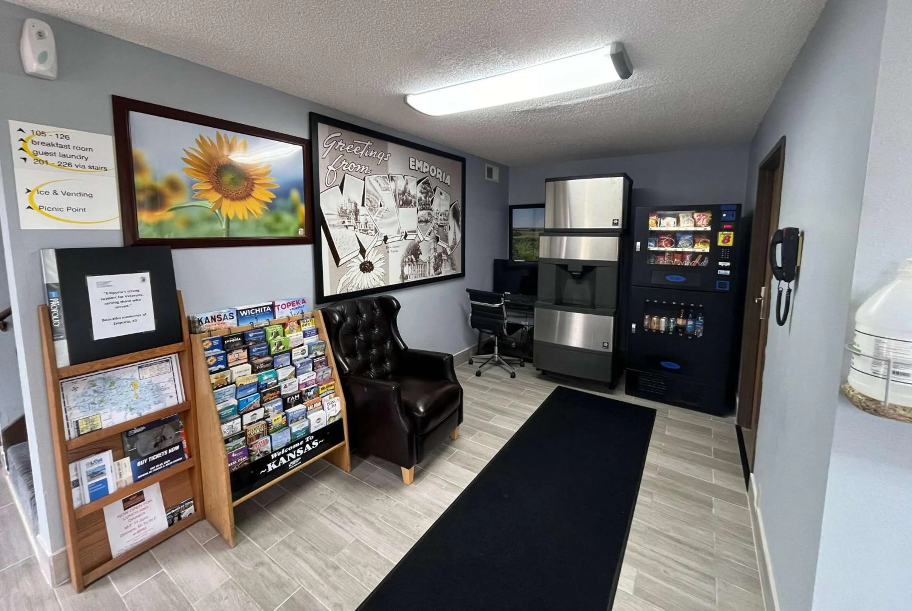 Lobby or reception in Super 8 by Wyndham Emporia