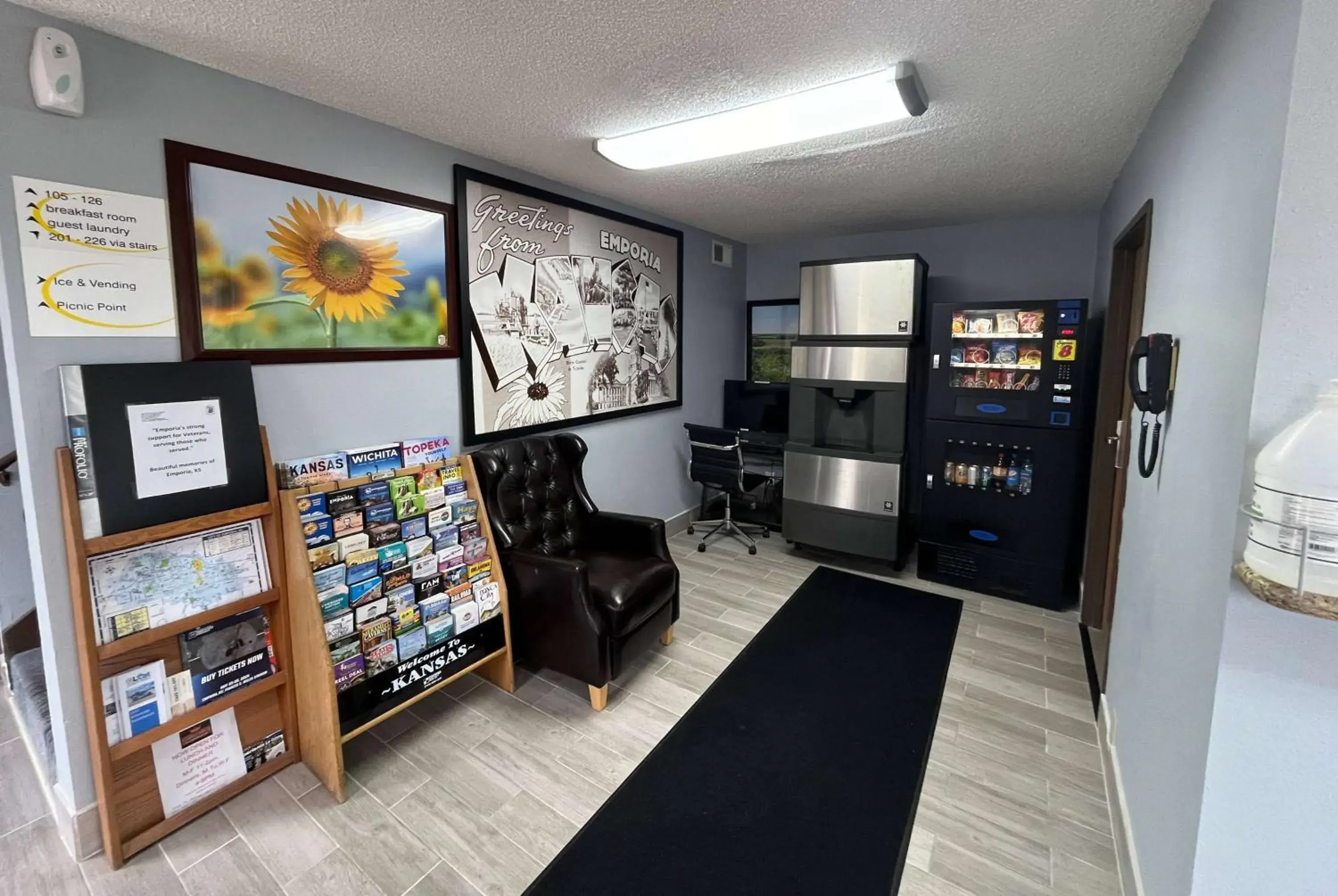 Lobby or reception in Super 8 by Wyndham Emporia Lobby or reception in Super 8 by Wyndham Emporia