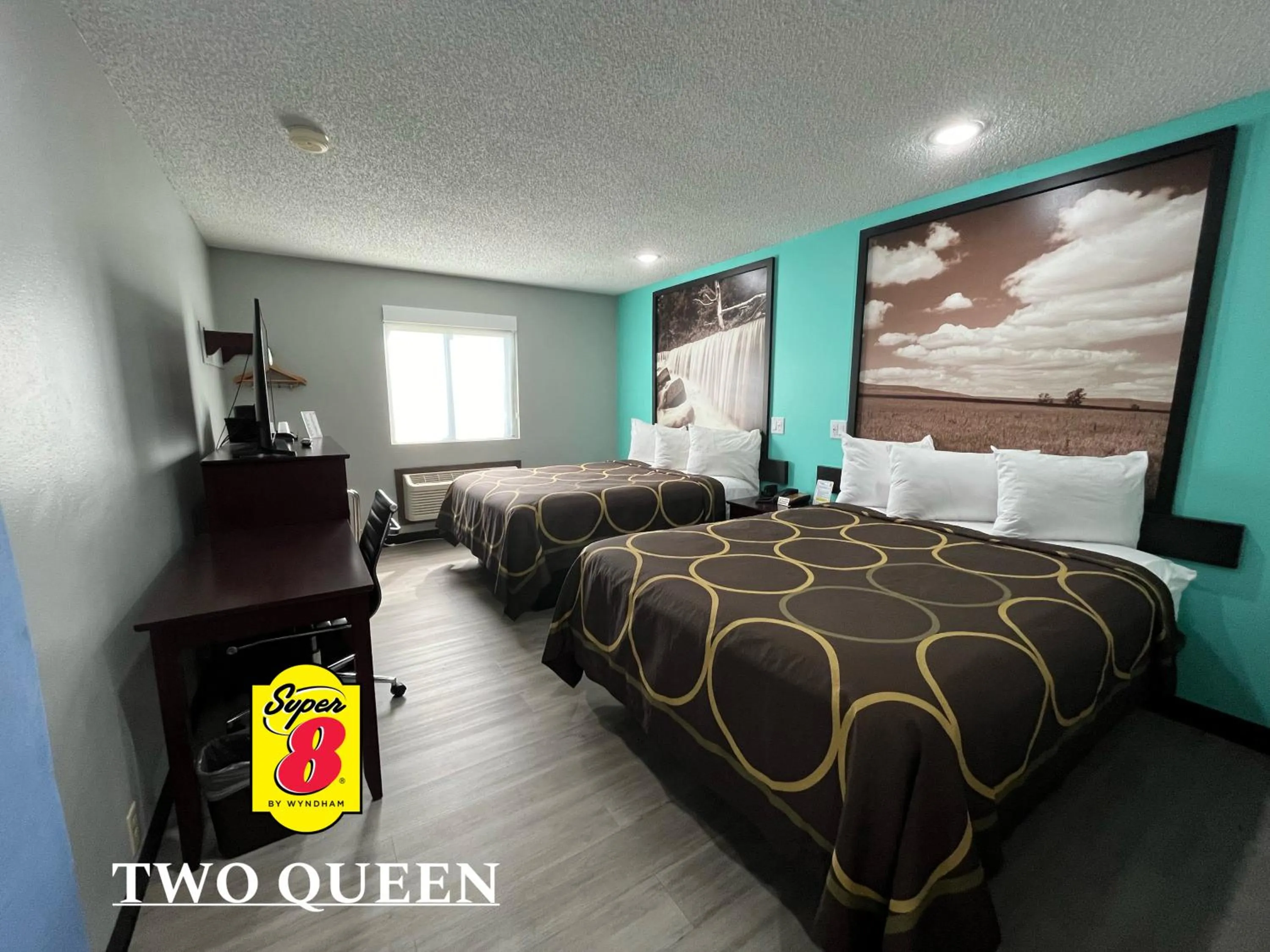 Property building, Bed in Super 8 by Wyndham Emporia